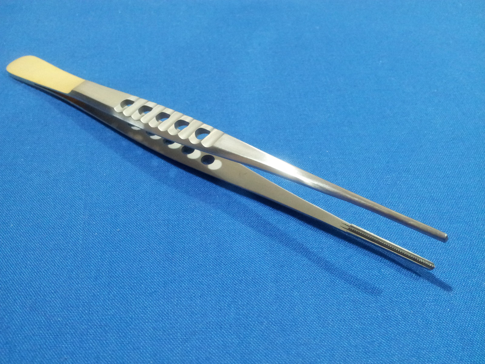O.R GRADE DEBAKEY ARTERY ATRAUMATIC VASCULAR TISSUE FORCEPS 6" FENESTRATED HANDL