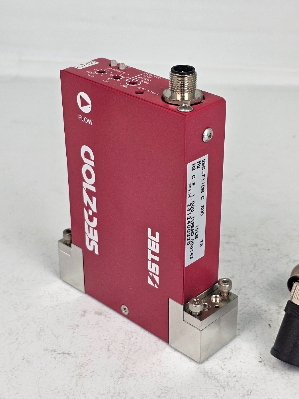 HORIBA STEC SEC-Z11DM H2 1SLM MASS FLOW CONTROLLER / MFC