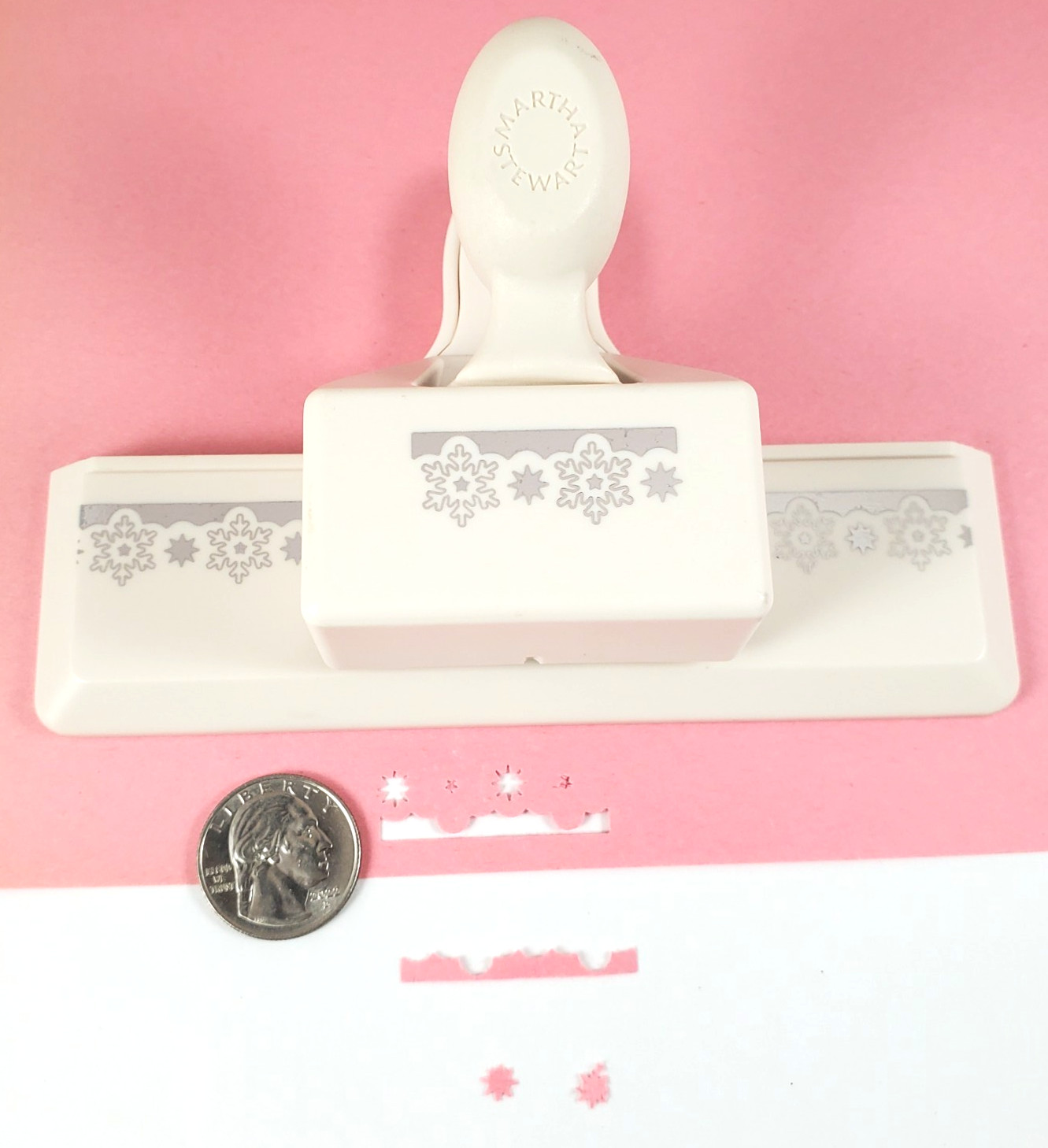 Martha Stewart Crafts Embossed Snowflake Lace Border Punch Scrapbooking Edge