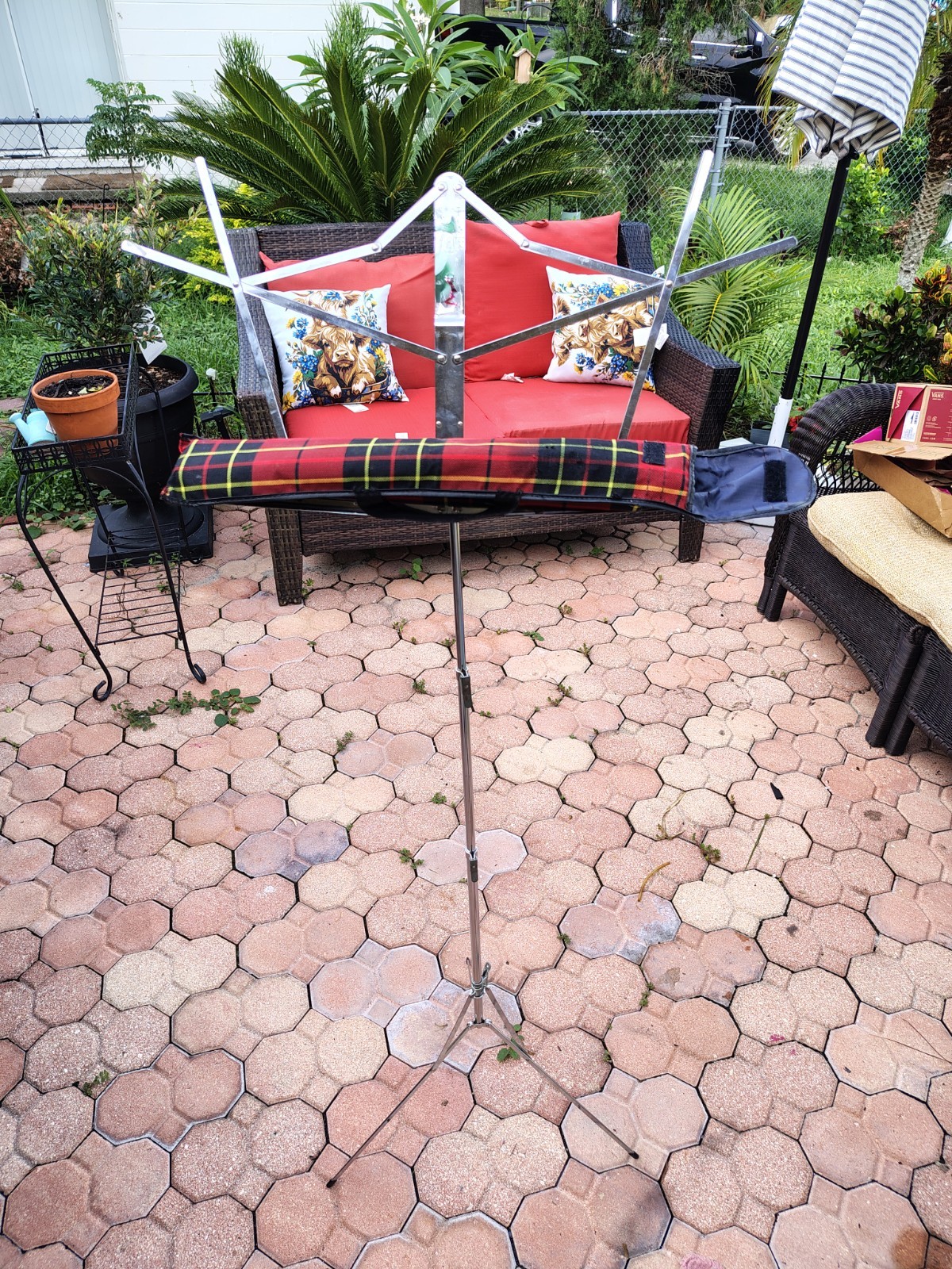 The Hamlinton Folding Adjustable Music Stand