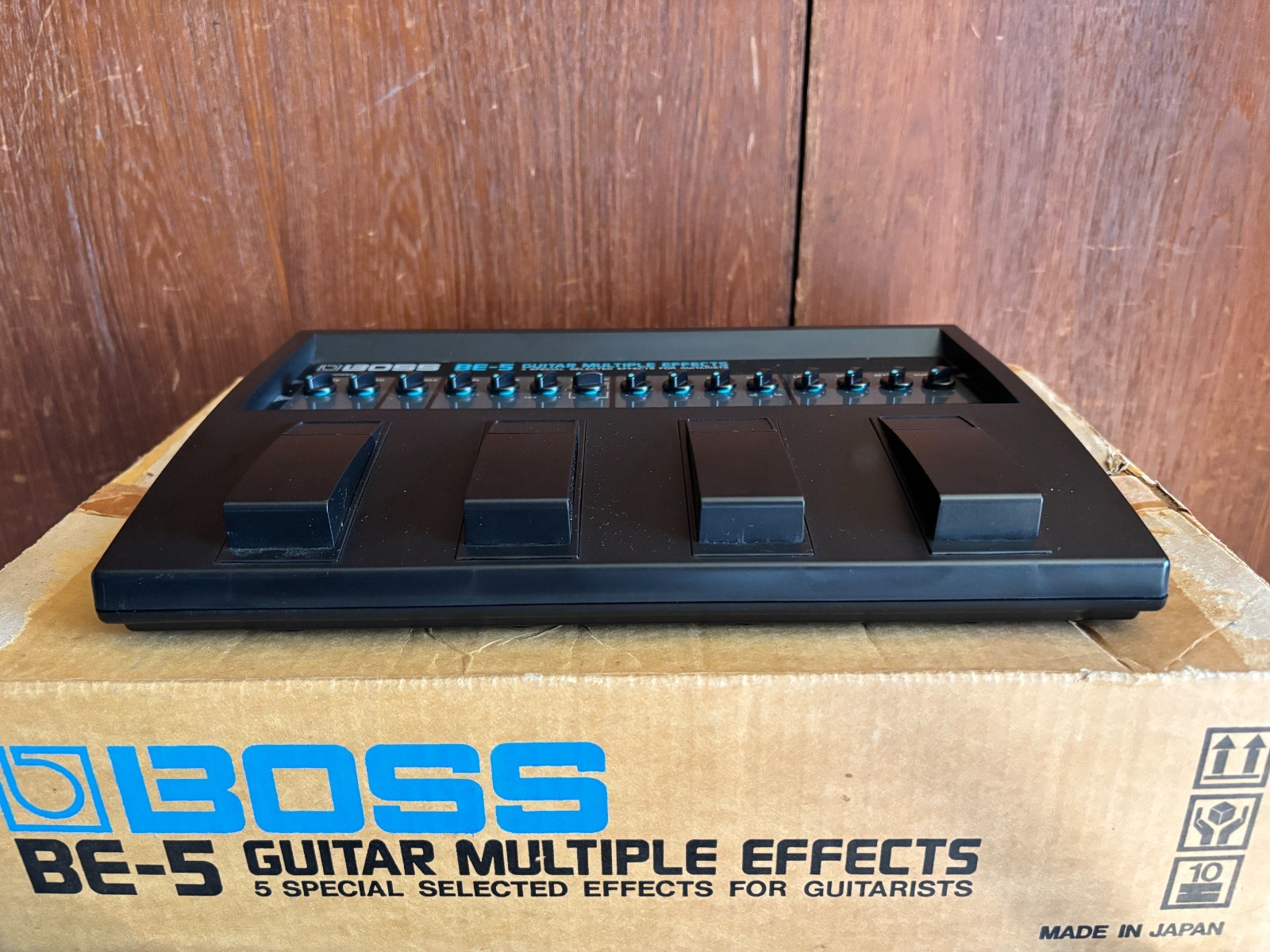 BOSS BE-5 GUITAR MULTIPLE EFFECTS w/ box