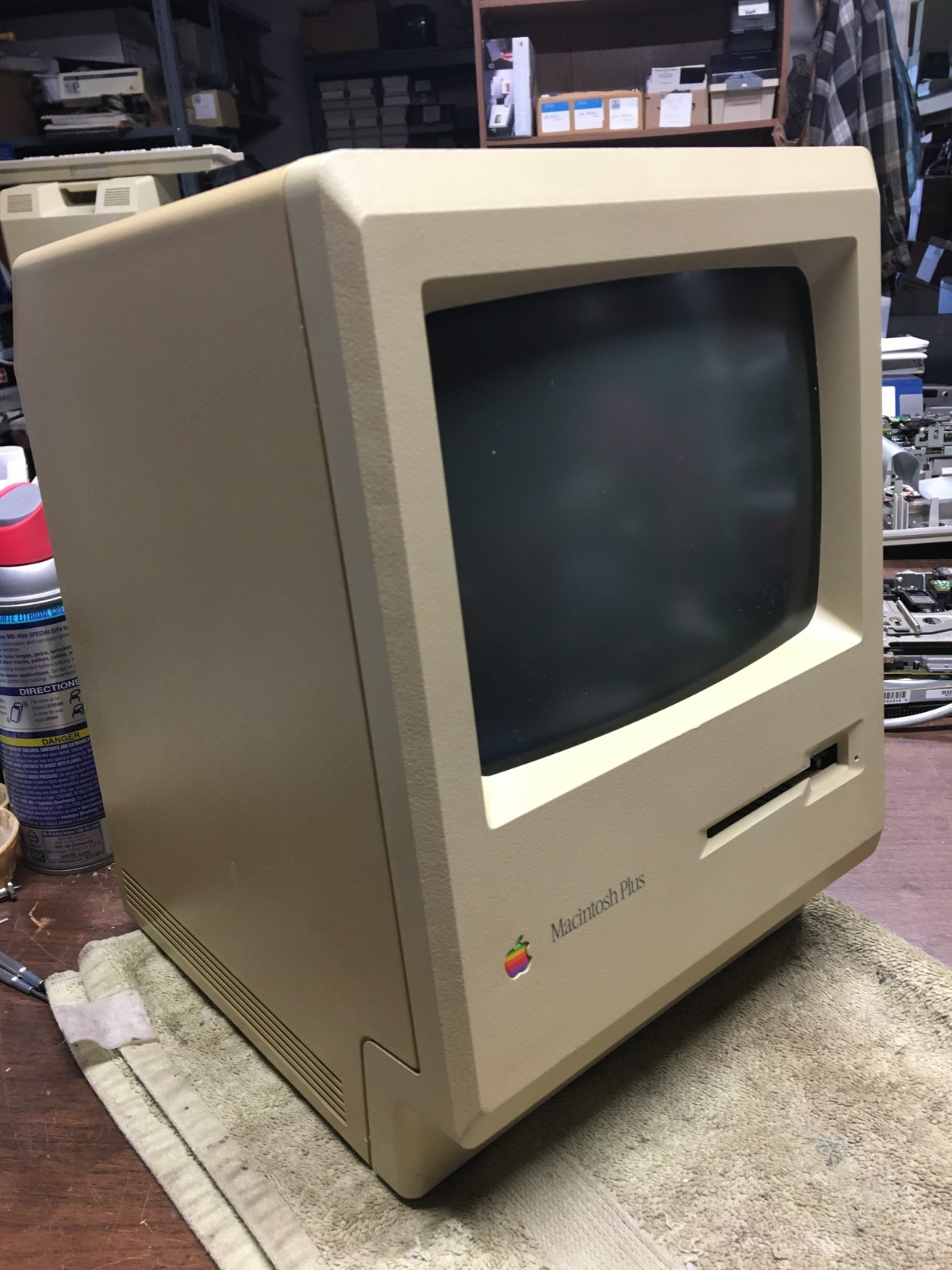 Macintosh Plus. BlueSCSI. 4mb. Clear Screen. Recapped