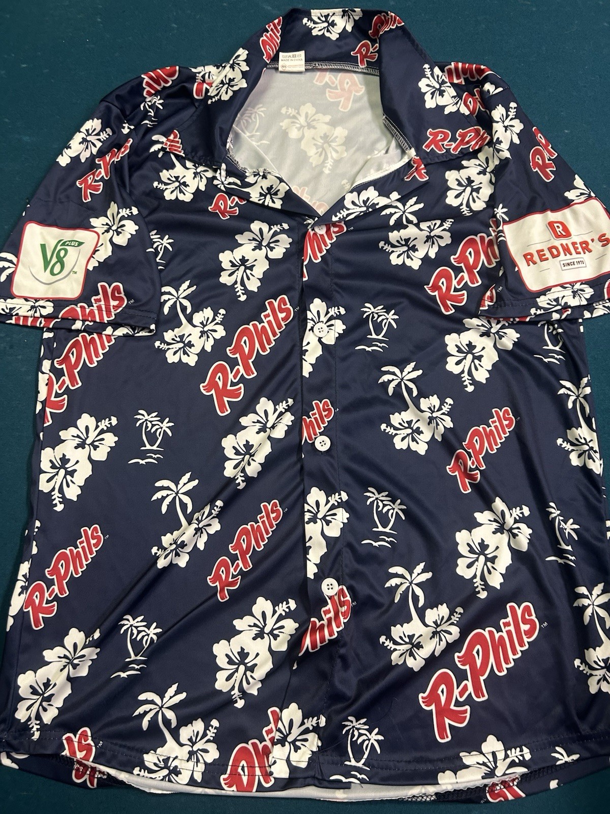 Reading Phils Phillies Hawaiian Button Up Shirt Stadium Giveaway SGA Adult XL