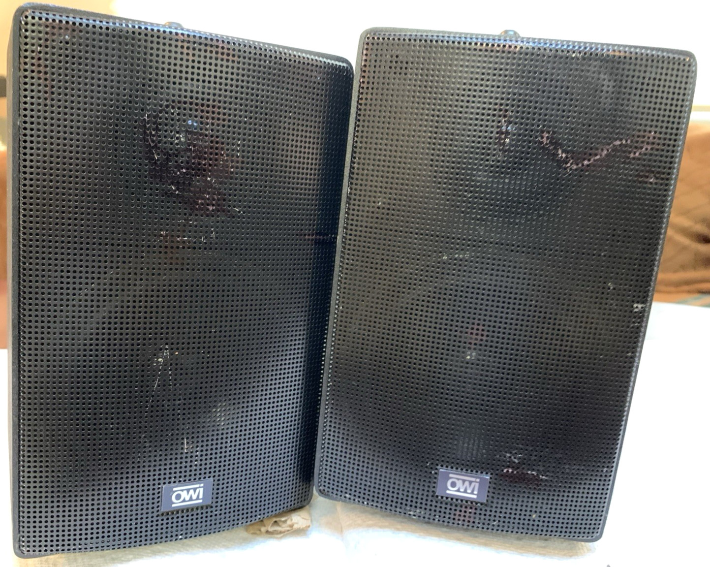 Muzak OWI Speakers Set Of 2 OWI-702  Black s 70.7 Volt 2.5 TO 15W $45