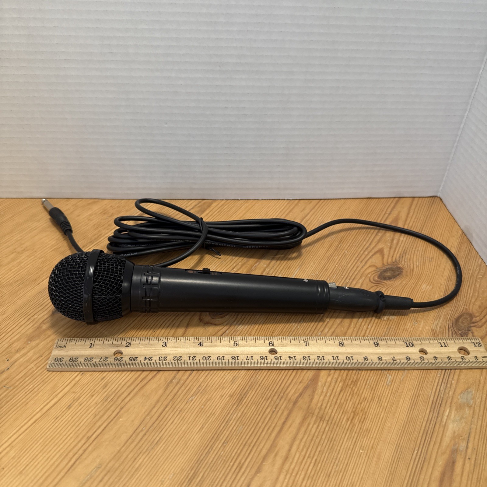 Microphone for Karaoke Black with 10 Foot Cable The Singing Machine Co