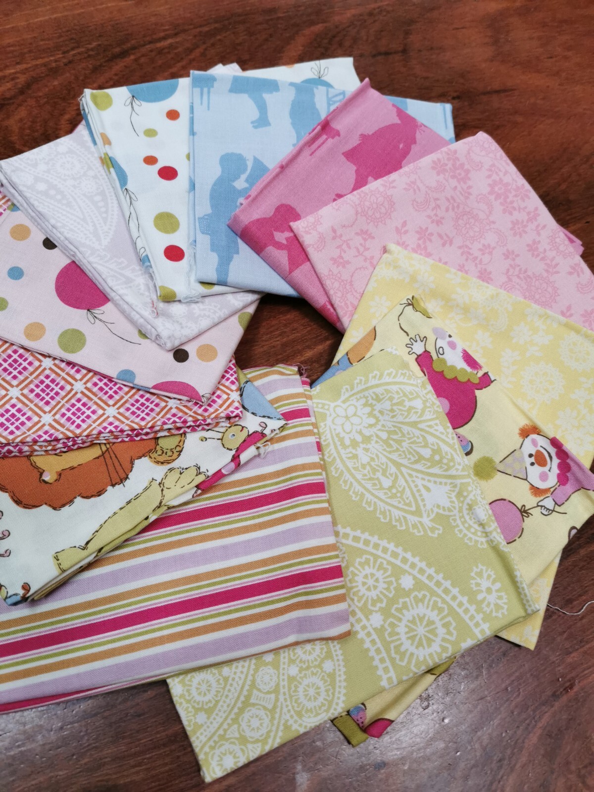 Fat Quarter Bundle: MacKenzie Collection by Anna Griffin