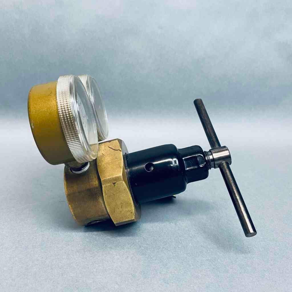 Smiths Argon Gas Regulator 3000 PSI CGA 580