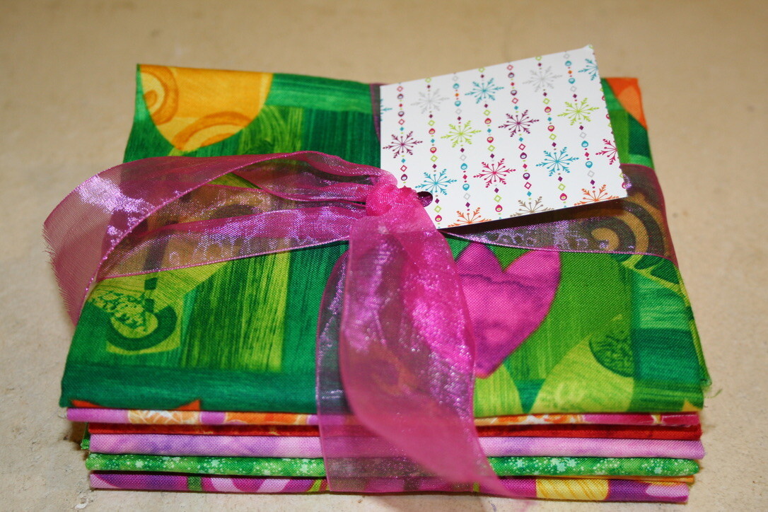 #814 Garden Maze Green, Pink & Yellow 8 Fat Quarter Fabric Bundle
