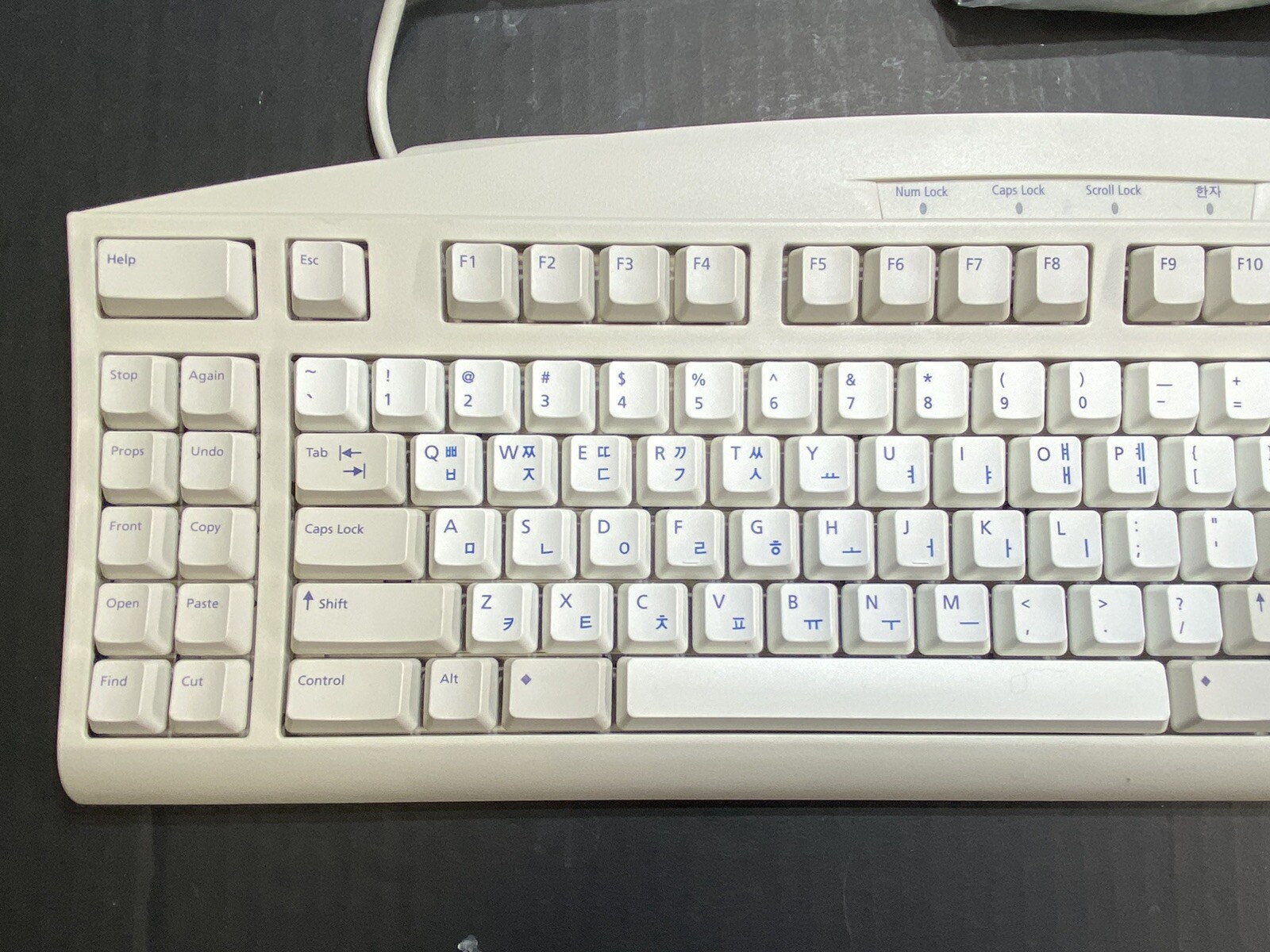 Sun 320-1302 Type-6 KOREAN Keyboard, 2Meter Cable Mini-Din8 Connector, Clean