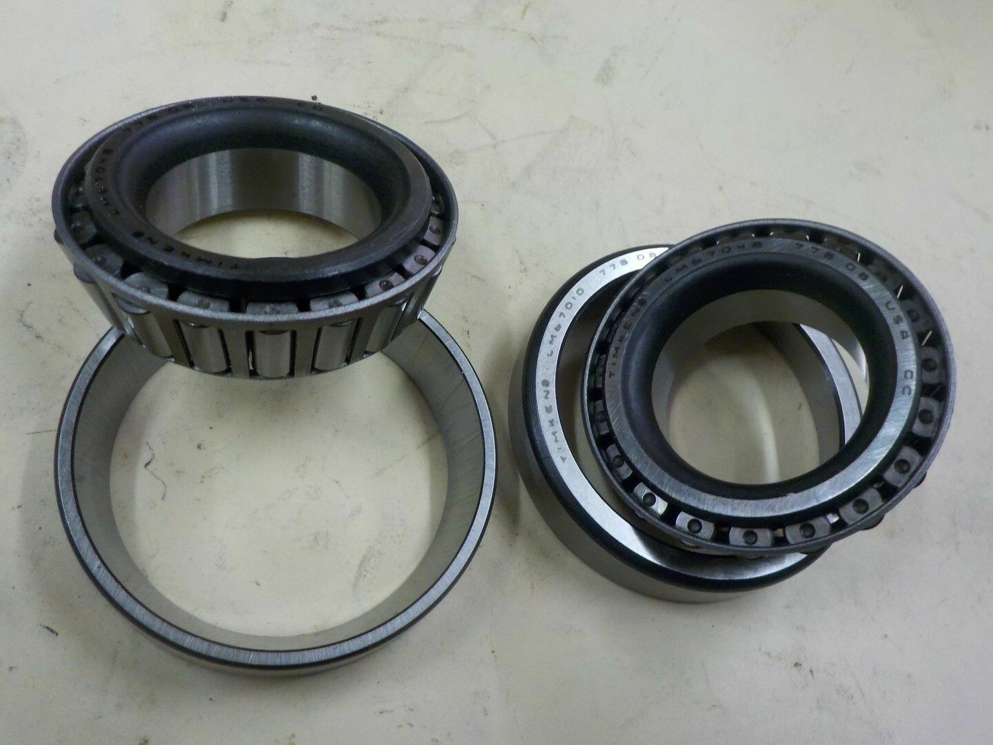REPLACES JOHN DEERE JD8187 & JD8225 "NEW OLD STOCK" (2) GENUINE TIMKEN BEARINGS