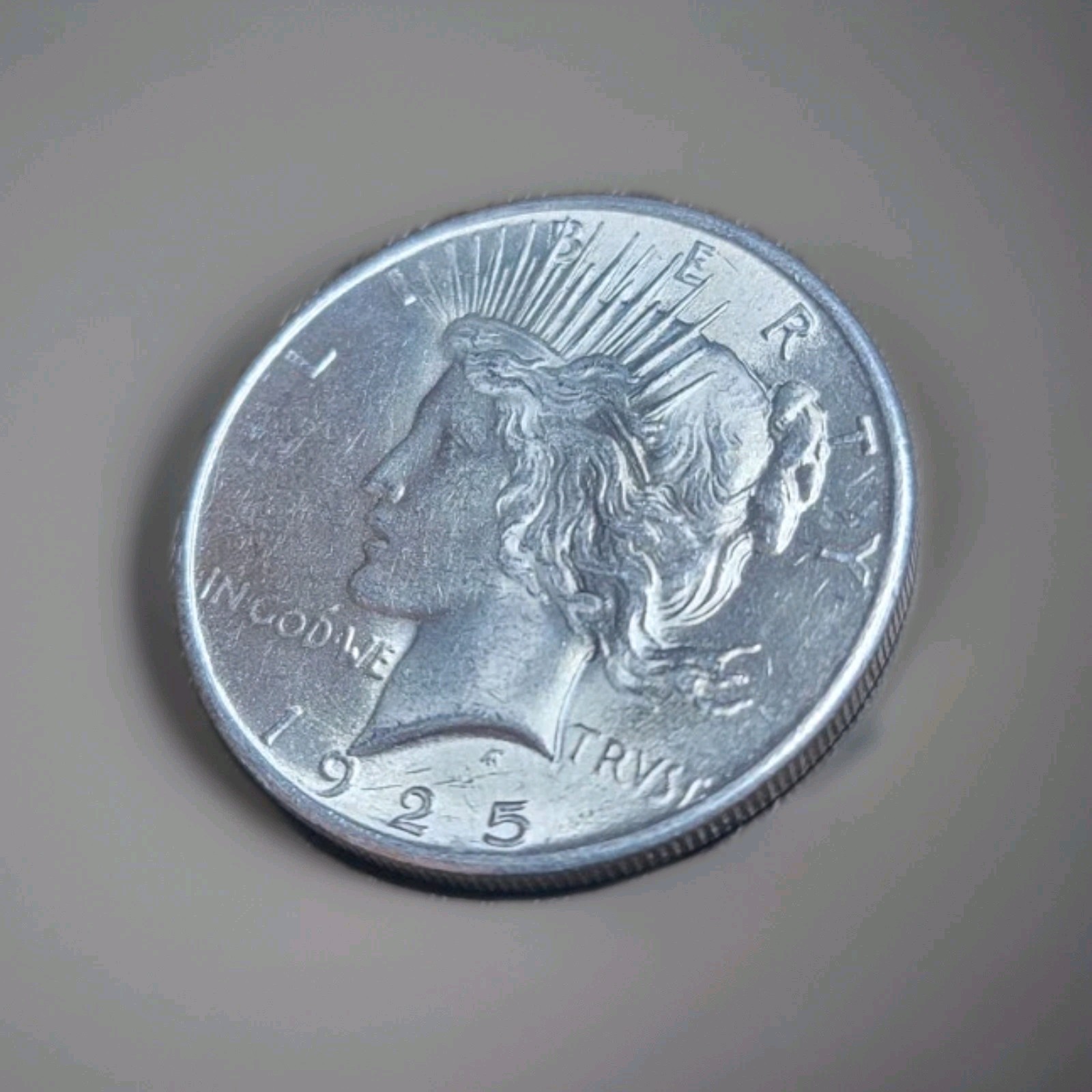 1925-P Peace Silver Dollar- Brilliant Uncirculated- Semi-Key Date- High Grade!!