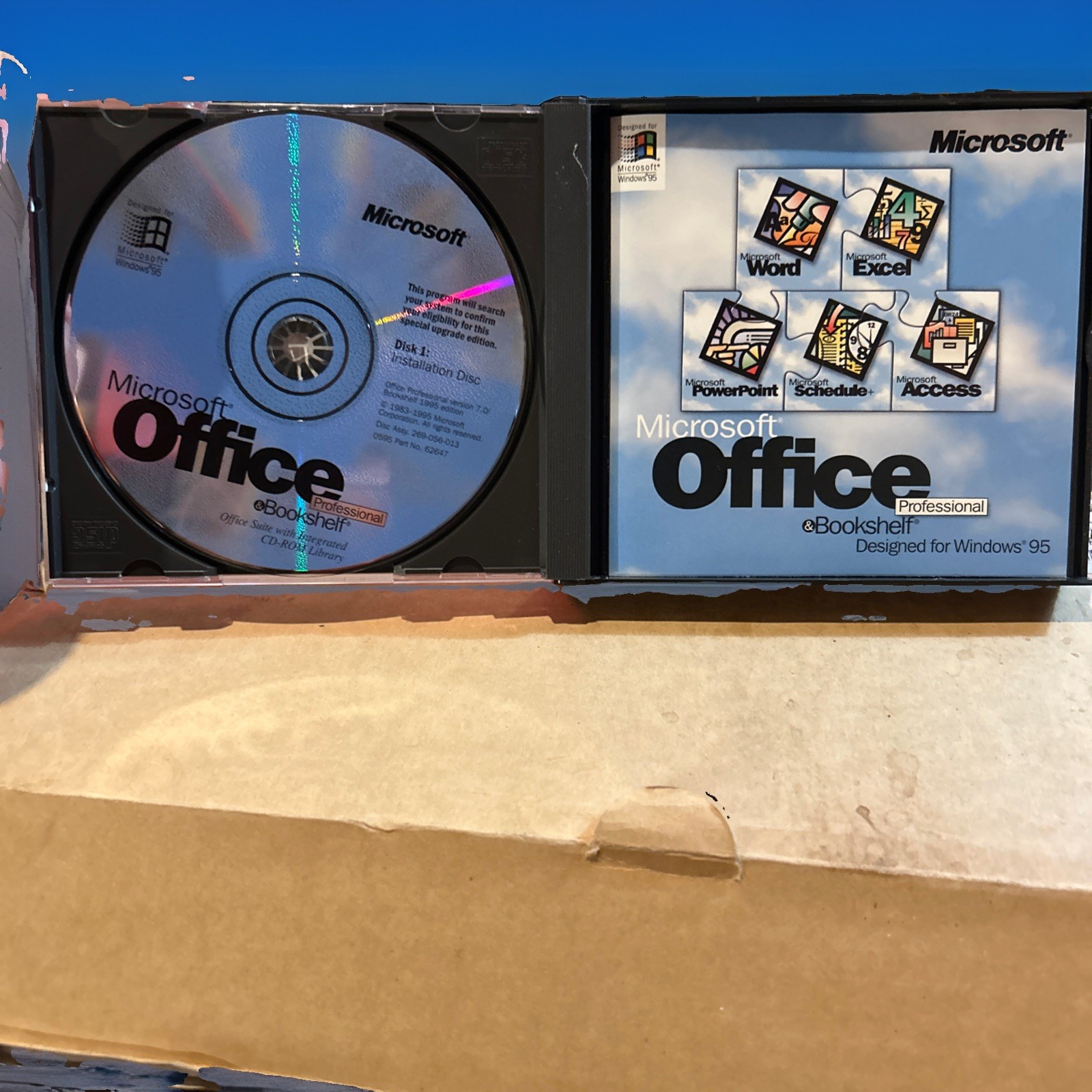 Vintage - Microsoft Office Professional & Bookshelf for Windows 95, 2 CDs, 1995
