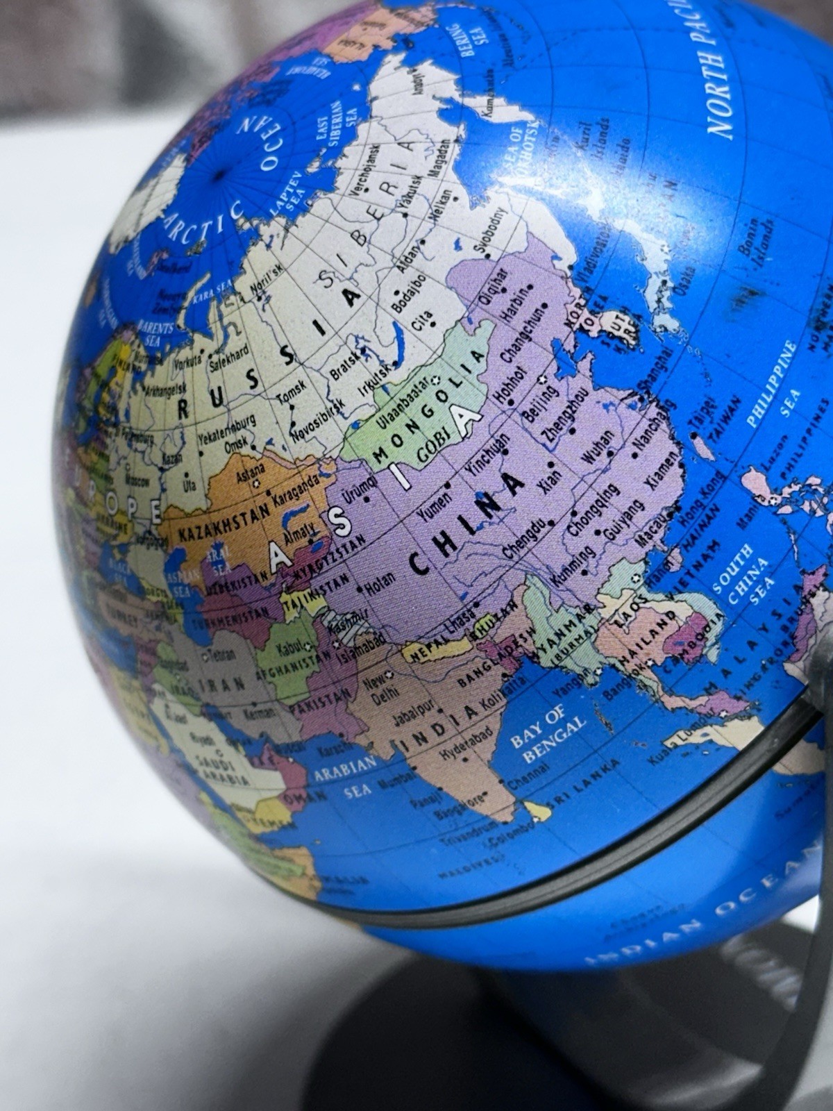 Hammond World Spinning Magnetic Globe Table Top 6"