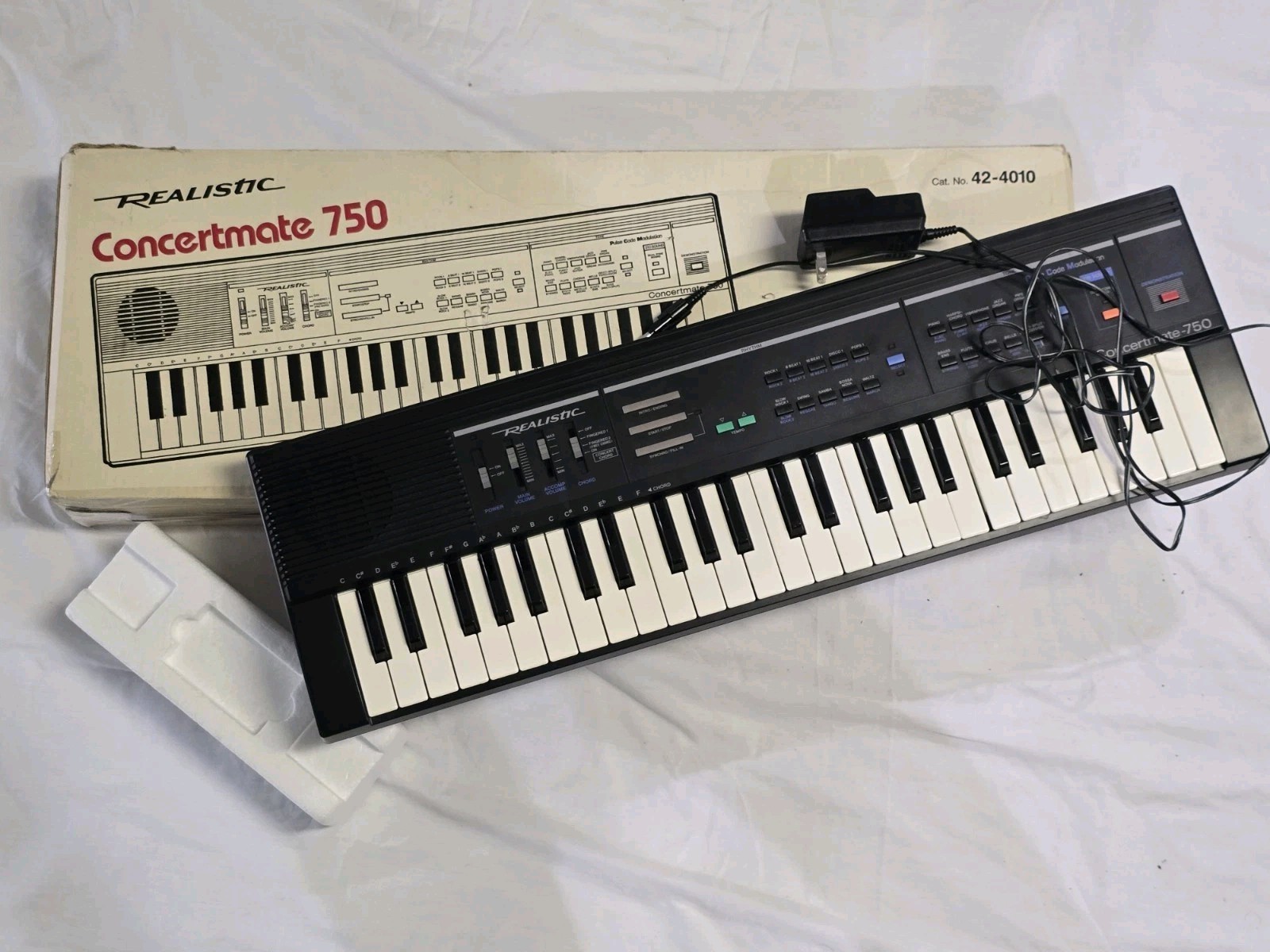Vintage Realistic Concertmate 750 Electronic Keyboard 42-4010
