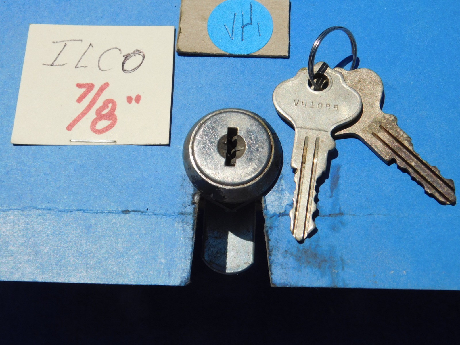 1940s-1950s Arcade Game Lock & Key ~ 7/8 inch - Ilco & 2 keys VH 1088