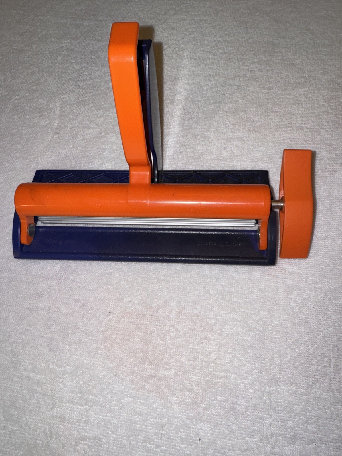Fiskars Paper Crimper Tool 9340 Extra Wide 6.5 in Rollers Accordion Corrugator