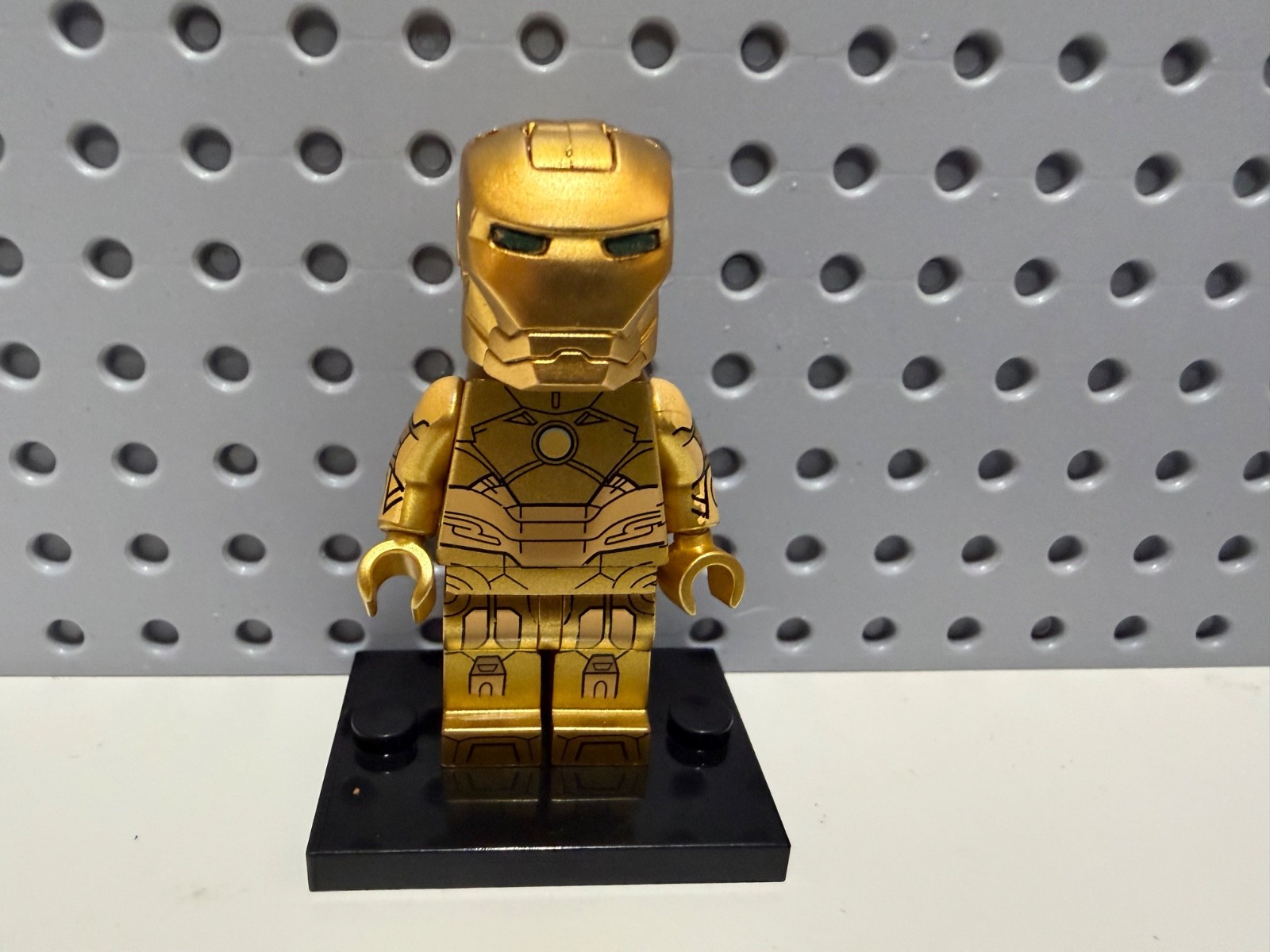 LEGO Marvel Golden Iron Man Custom Minifigure New