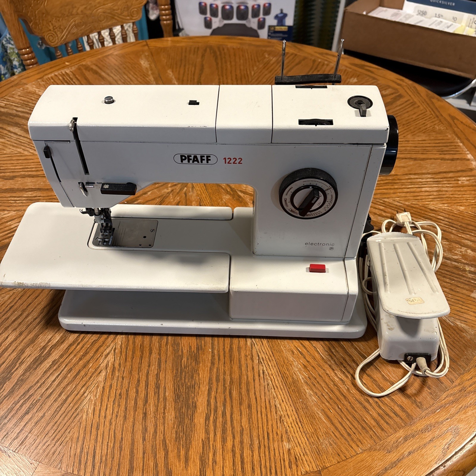 Vintage PFAFF 1222 Sewing Machine With Foot Pedal Runs FOR PARTS Or REPAIR