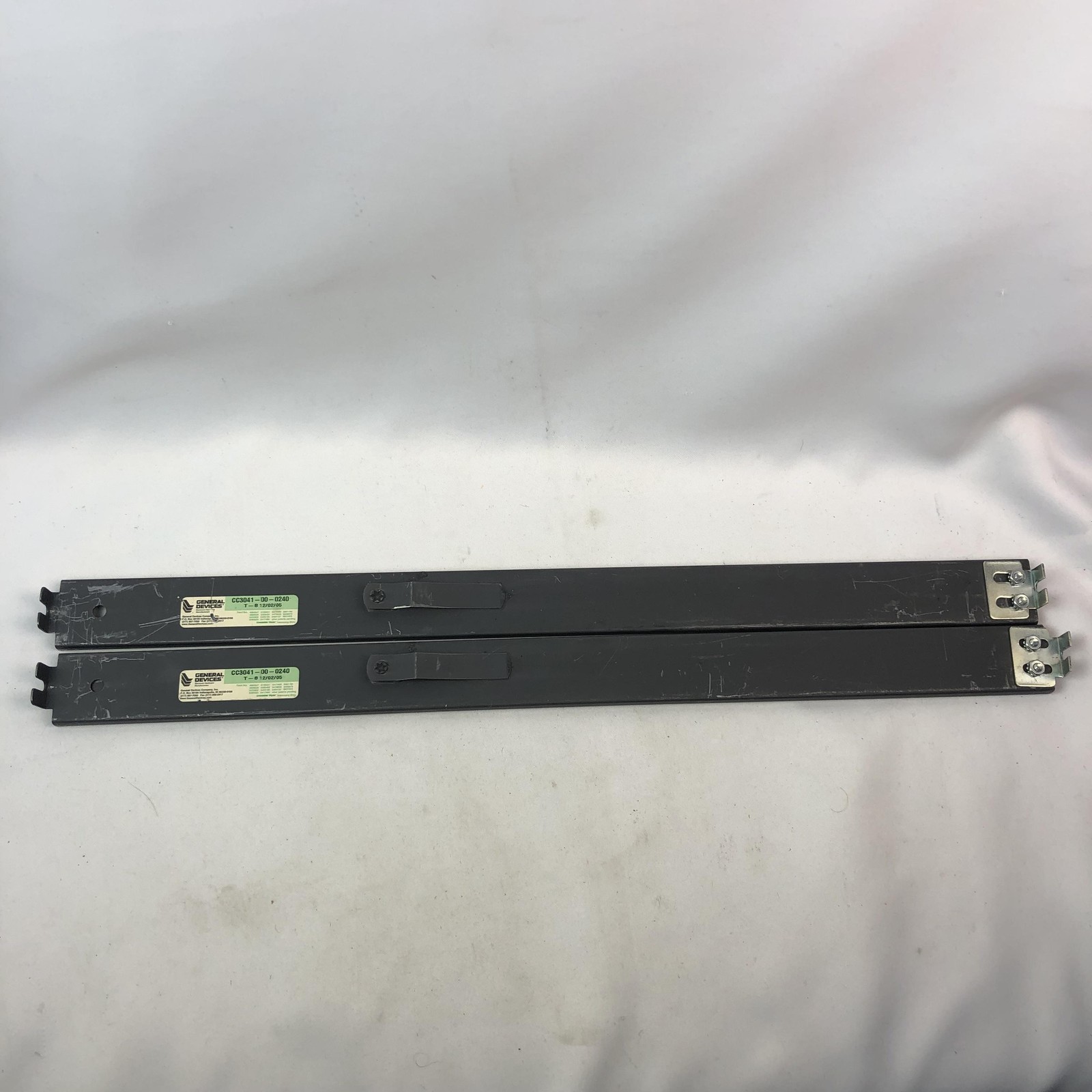 General Devices CC3041-00-0240 Mounting Slide Rail Pair Black Hardware Metal