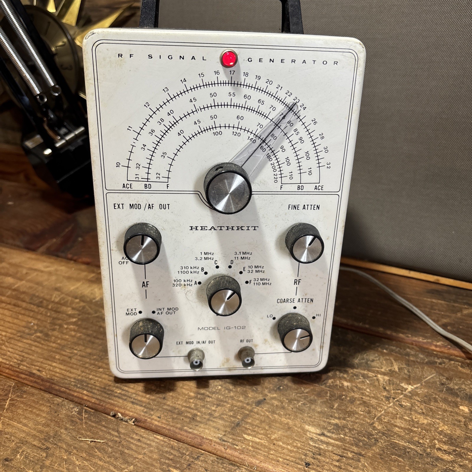 Heathkit IG‑102 RF Signal Generator Vintage Electronics Test Equipment