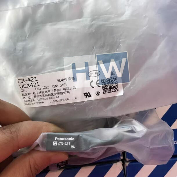 1PC NEW Panasonic Small Photoelectric Sensor CX-421