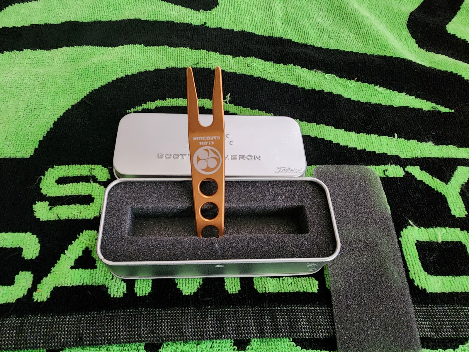 Rare Scotty Cameron 2008 Club Member Clip Pivot/Divot Tool⛳⛳⛳NEW IN ORIGINAL TIN