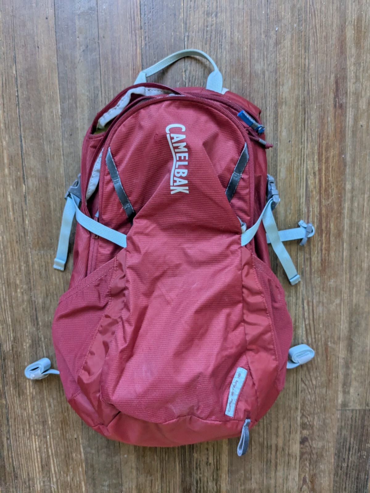 Camelbak With 100 Ounce Bladder, Day Star 15 ,Great Condition, Red