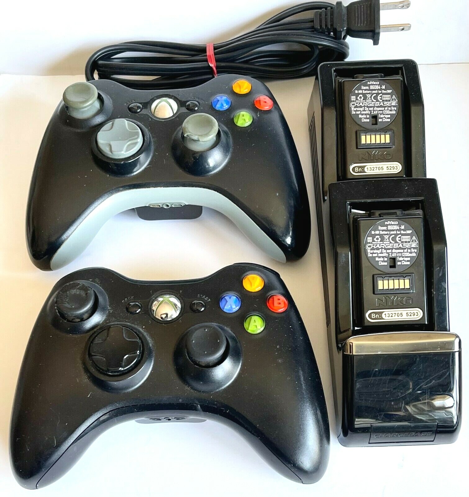 XBOX 360 CONSOLE + 2 CONTROLLERS, CHARGER, KINNECT, POWER, HDMI CABLES & 3 GAMES