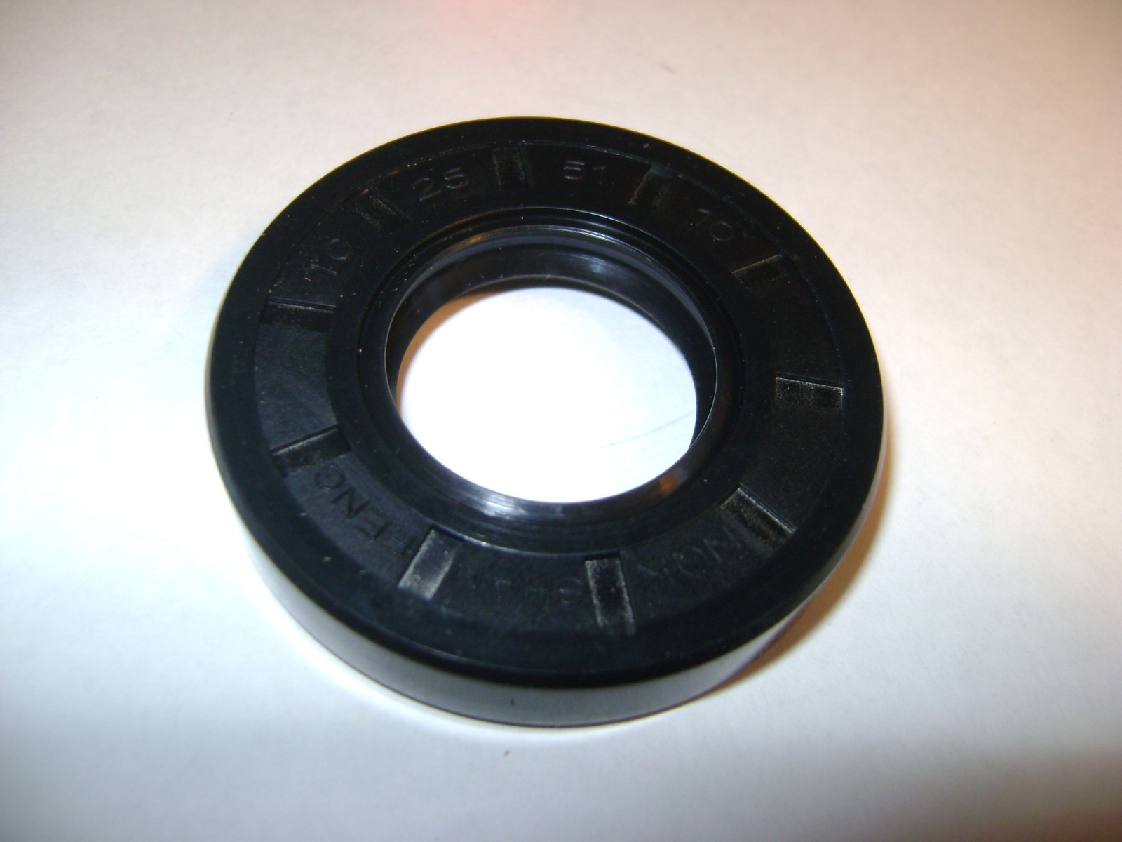 TC 25X51X10 DOUBLE LIPS METRIC OIL / DUST SEAL 25mm X 51mm X 10mm WITH SPRING