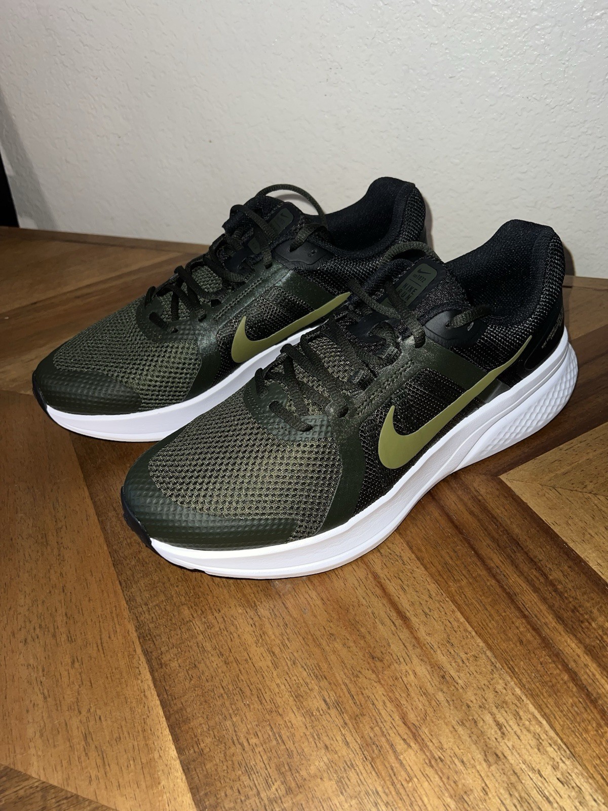 NIKE RUN SWIFT 2 MESH RUNNING SHOES size 10M / 11.5W