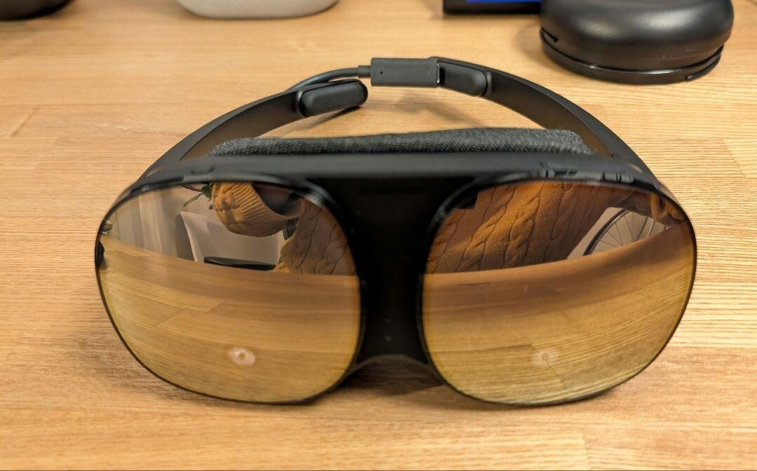 HTC VIVE Flow Virtual Reality Glasses Good Condition