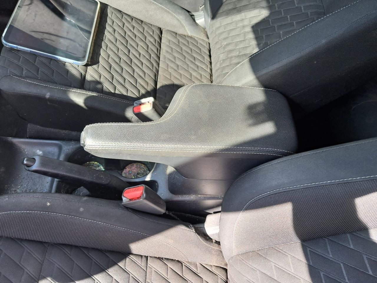 KICKS 2021 Glove Box 4786342