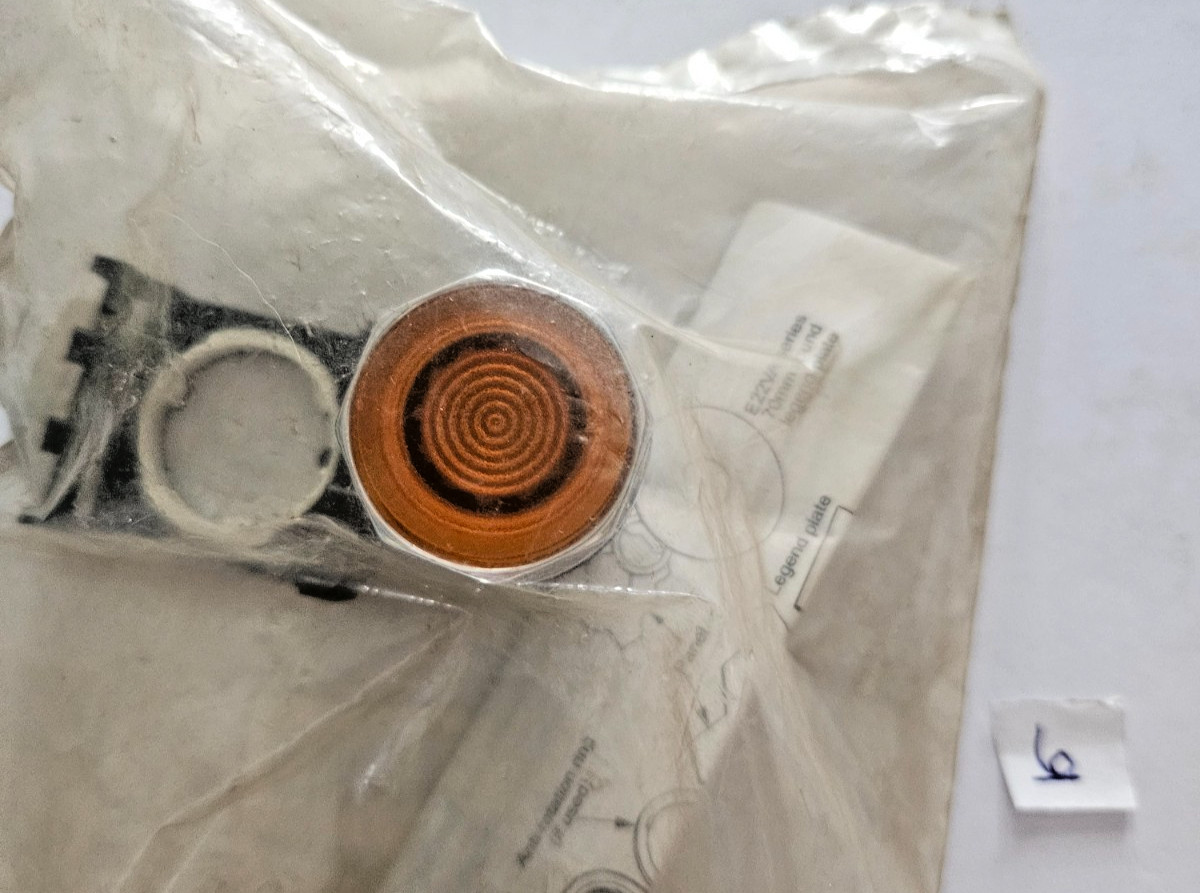 Cutler Hammer E22N9 Flush Pushbutton Amber Illuminated 050223