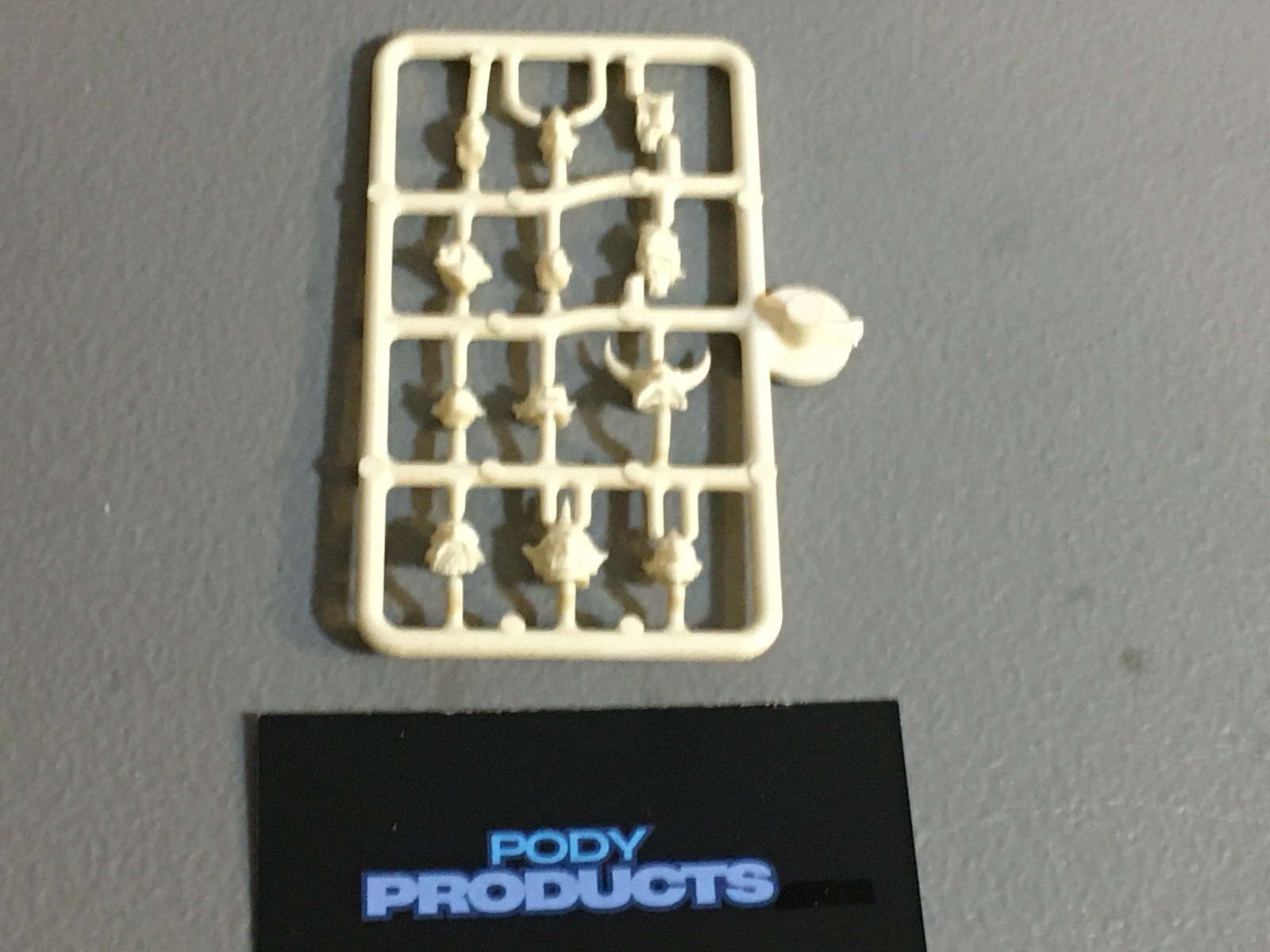 A35765 WARHAMMER FANTASY OLD WORLD REGIMENTS BITS LOT ON SPRUE HEADS 80S CITADEL