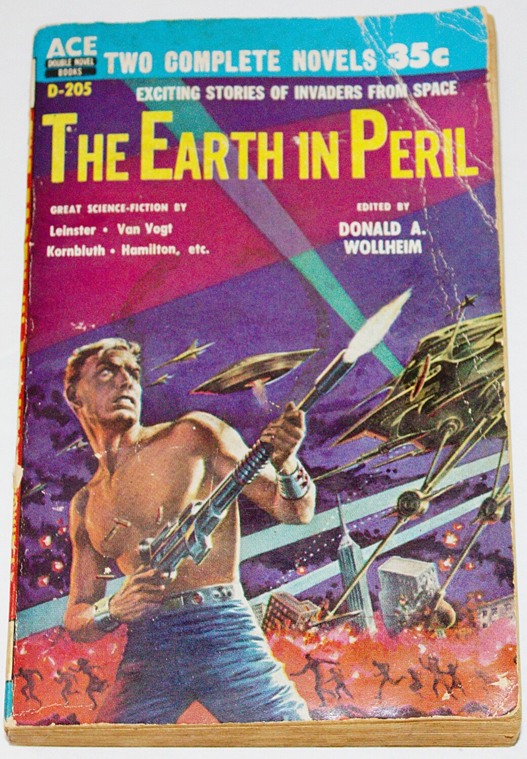 Ace Double Paperback Book D-205 The Earth In Peril/Who Speaks of Conquest? 1957