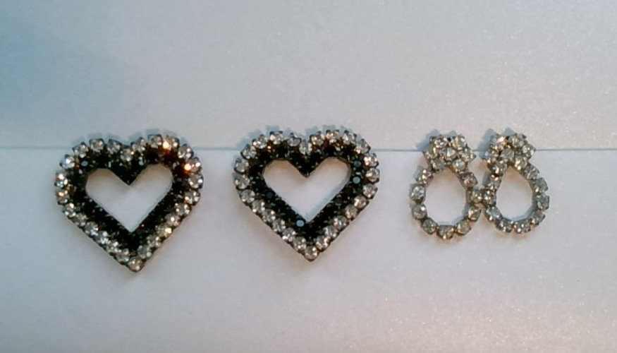 VINTAGE CLEAR and BLACK RHINESTONE Heart Shaped and dangle SHOE CLIPs 2 pair