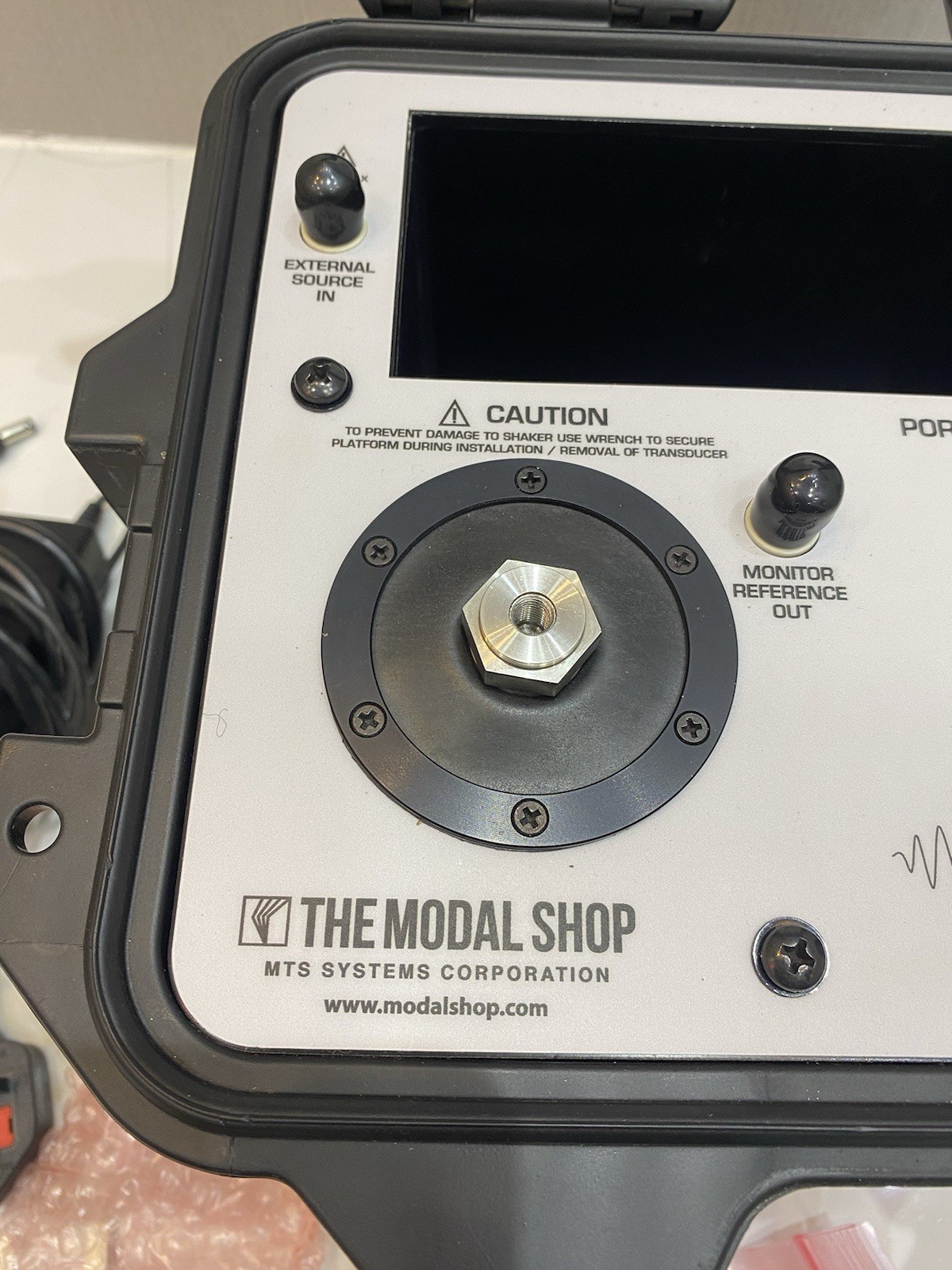 THE MODAL SHOP 9100D Portable Vibration Calibrator