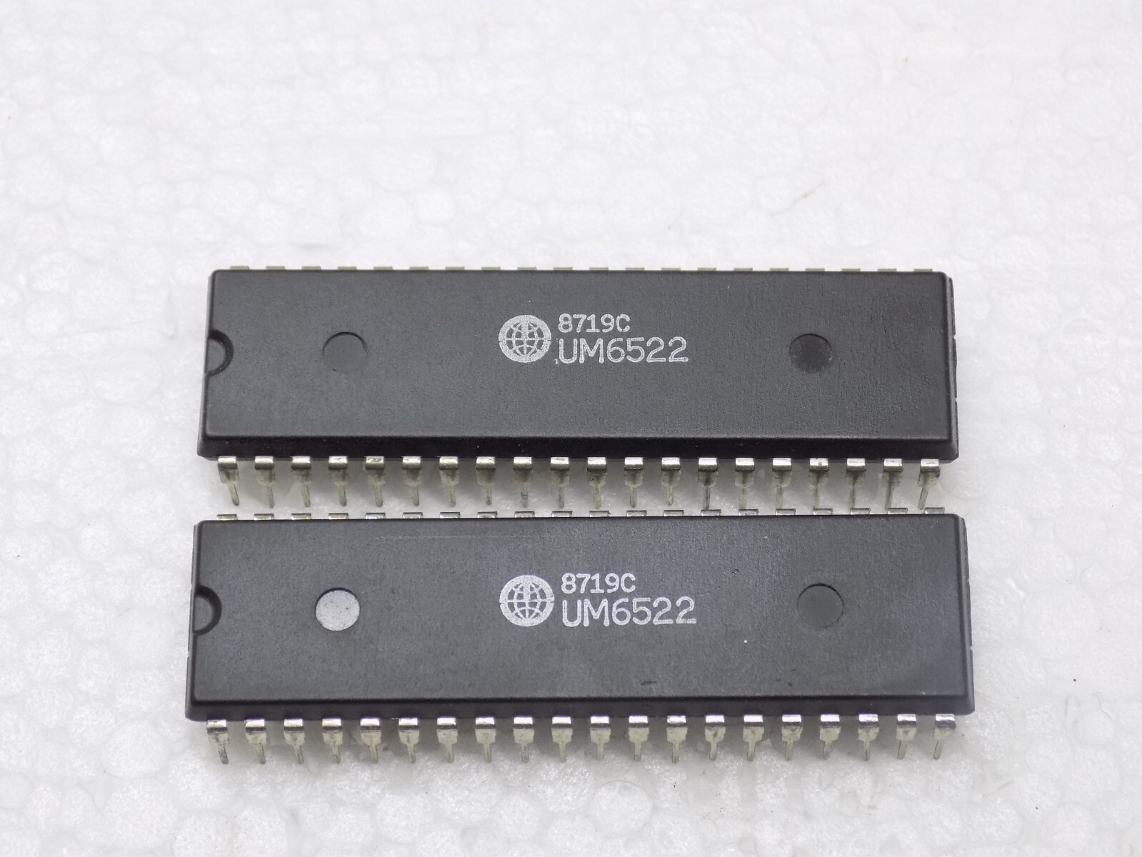 1x UM6522 INTEGRATED CIRCUIT DIP-40 UMC
