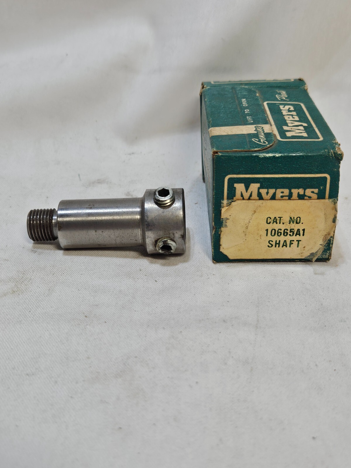 NOS GENUINE MYERS Pumps Shaft 10665A1 Unknown Application NEW