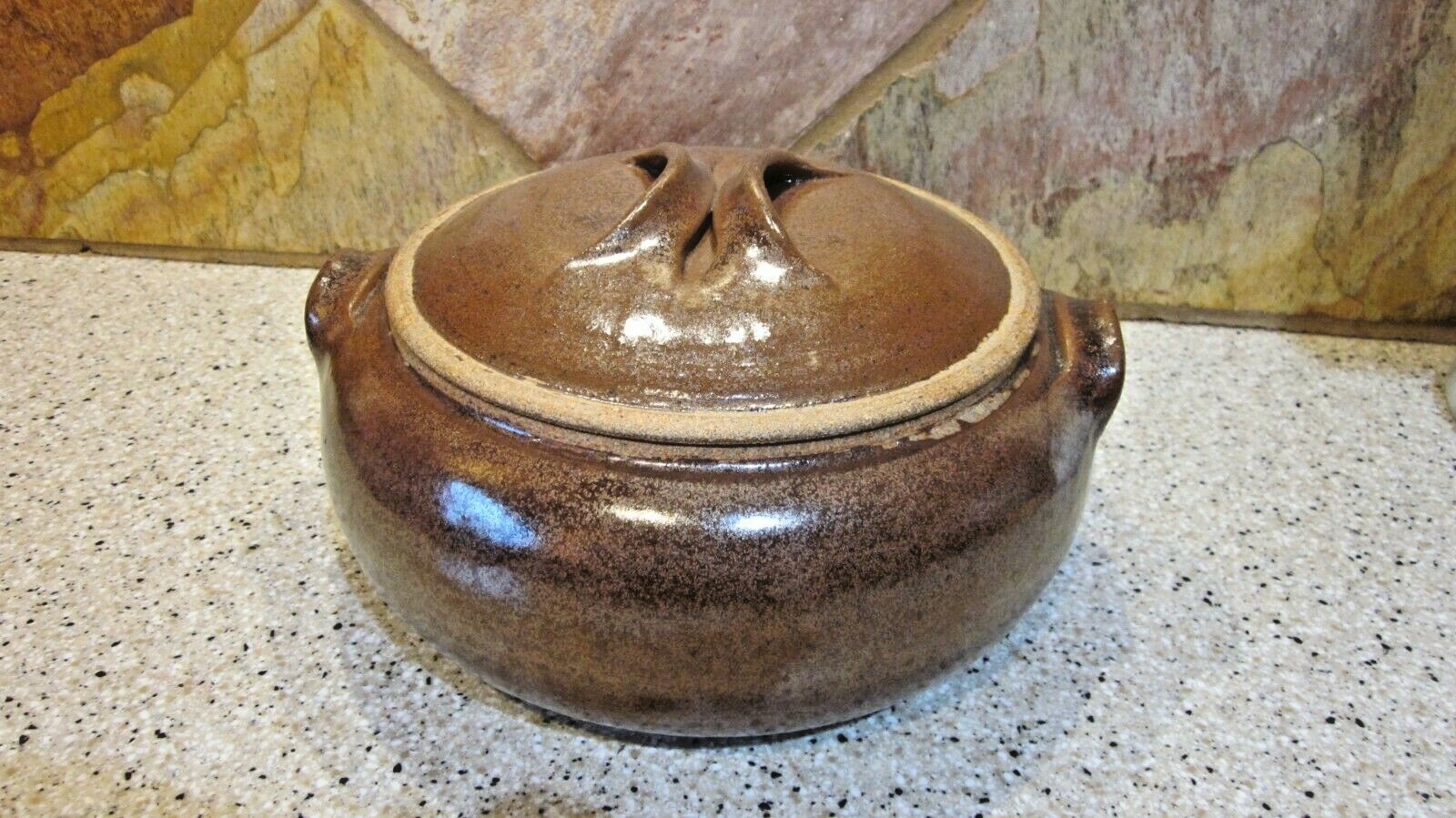 Signed Stoneware Pottery Covered 1 Qt Casserole Dish 9" Diameter 4"
