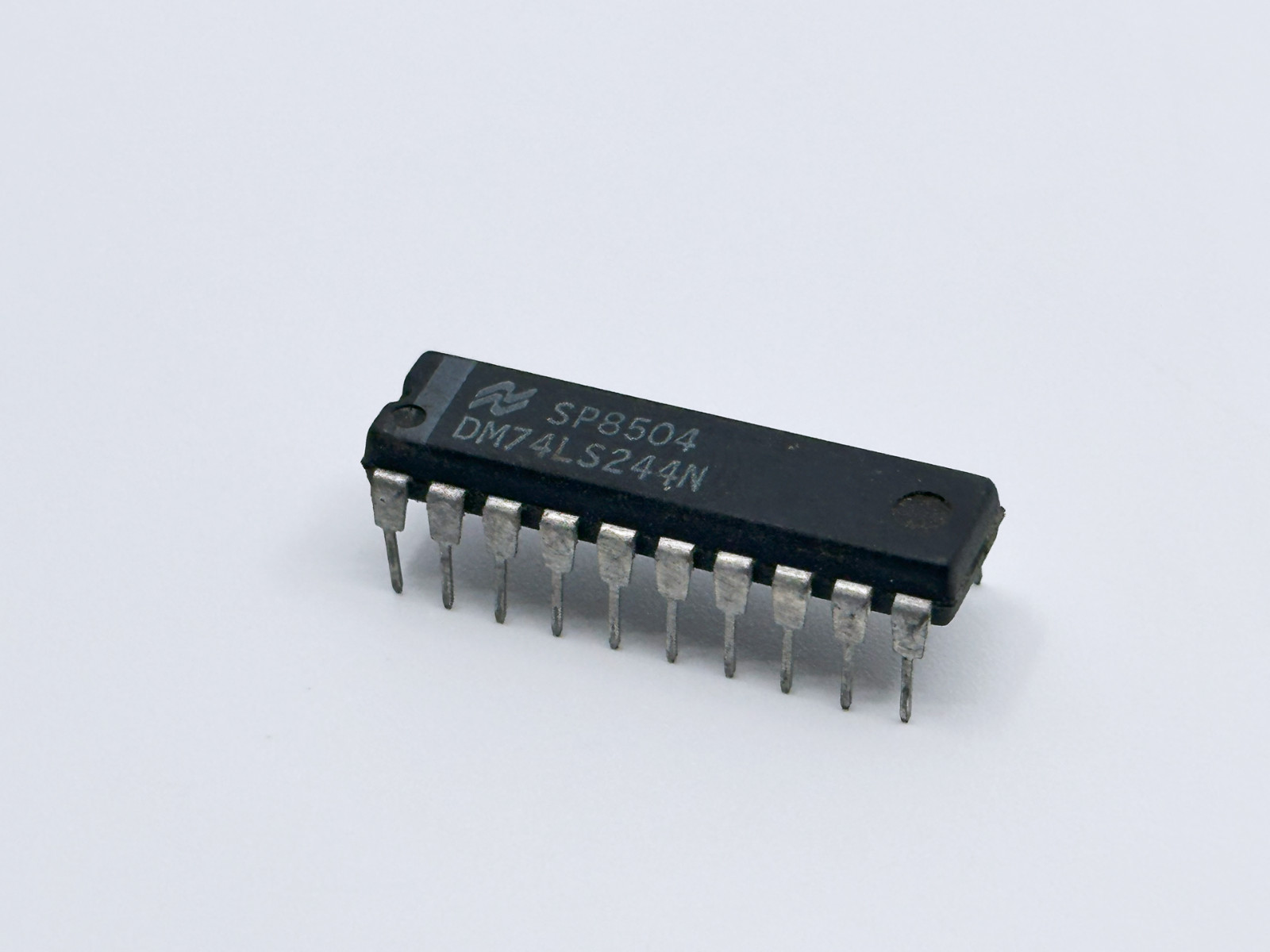 5PCS DM74LS244N NSC Octal Buffer/Line Driver Non-Inverting 3-State DIP-20