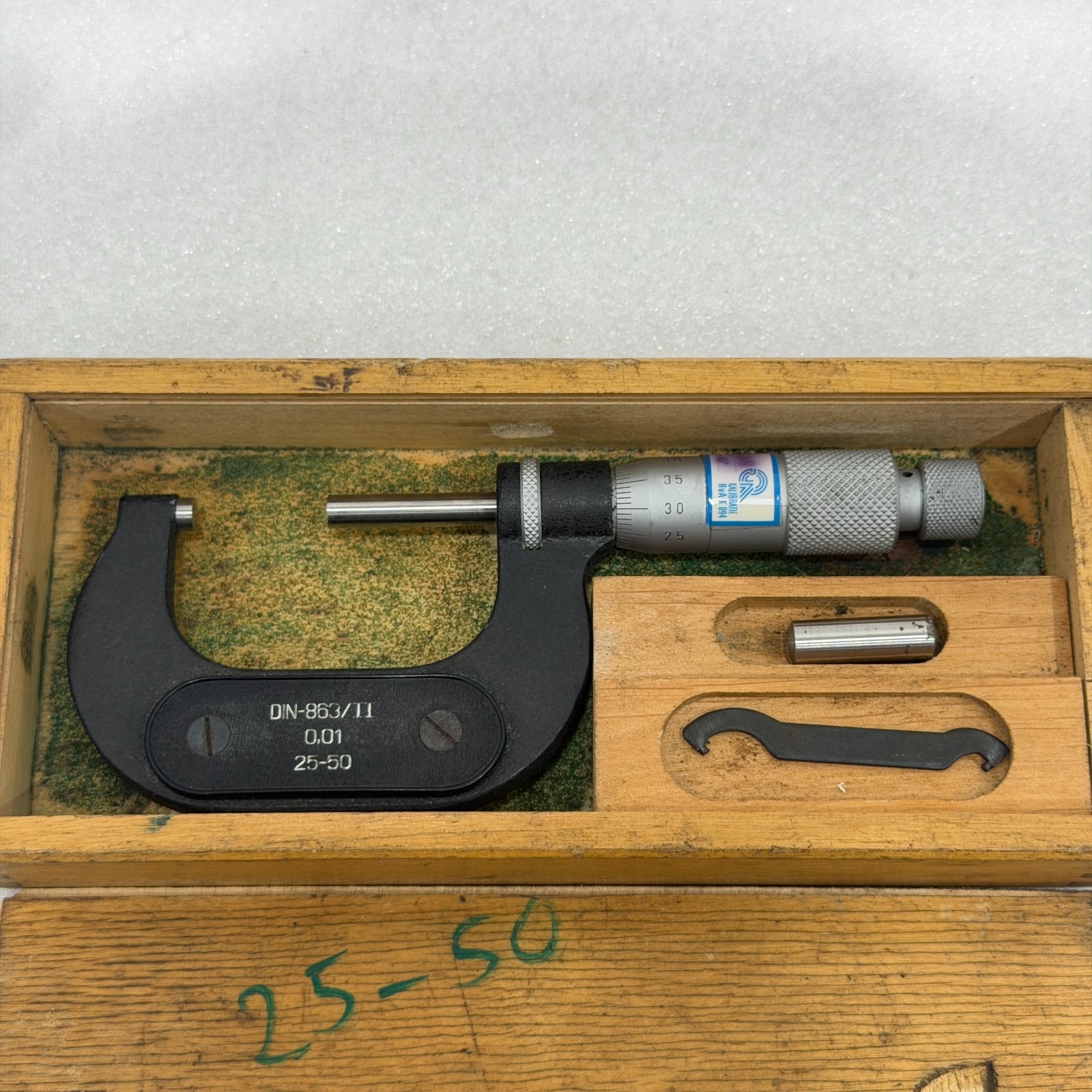 OUTSIDE MICROMETER 25-50MM 0.01MM DIN 863/11 WITH WOODEN CASE FASTSHIP FEDEX