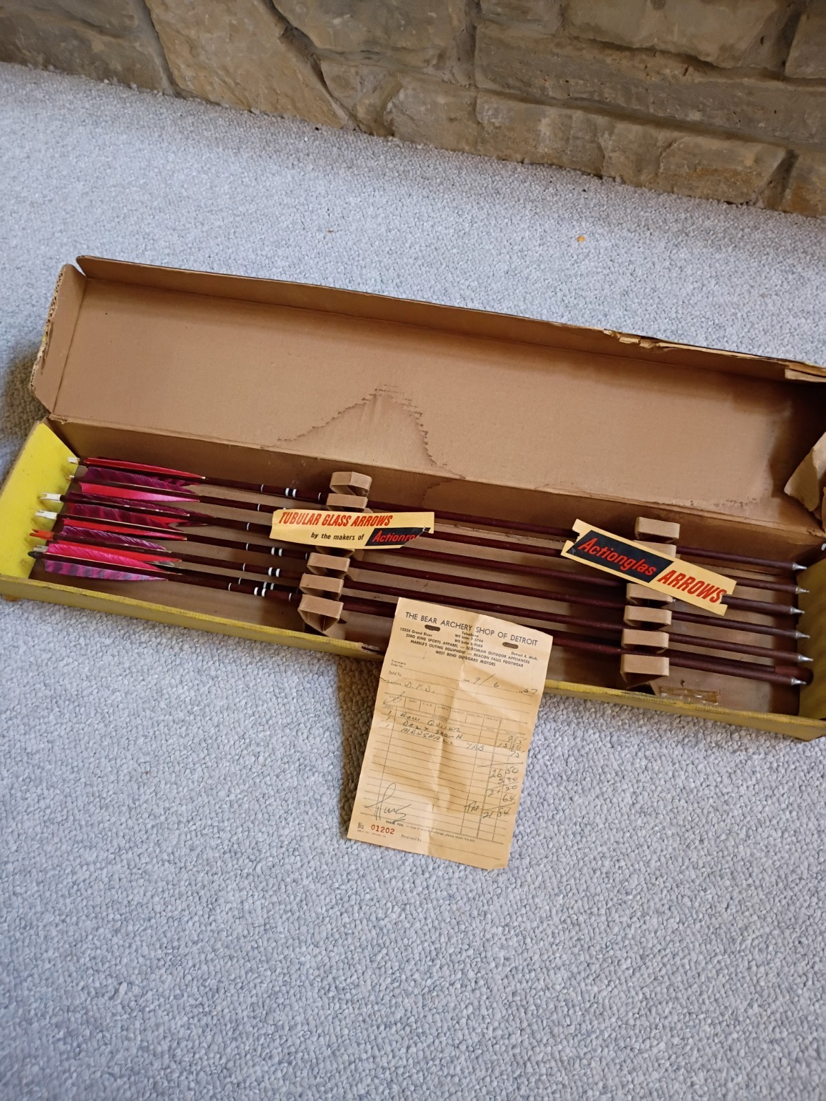 Vtg 1957 Fred Bear Bearglas Actionglas Tubular Glass Safety Arrow 8 Of 12 In Box