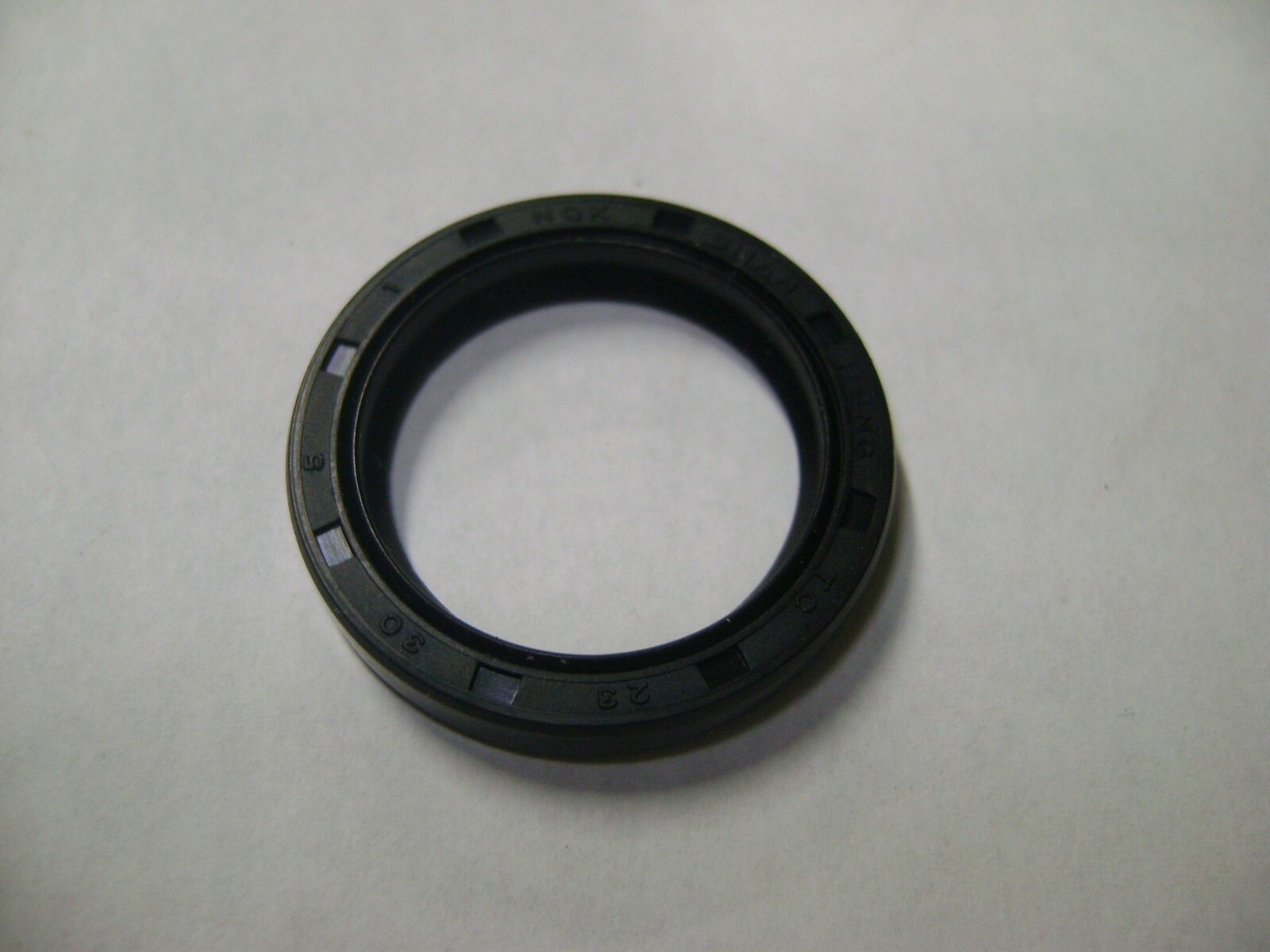 NEW TC 23X30X5 DOUBLE LIPS METRIC OIL / DUST SEAL 23mm X 30mm X 5mm