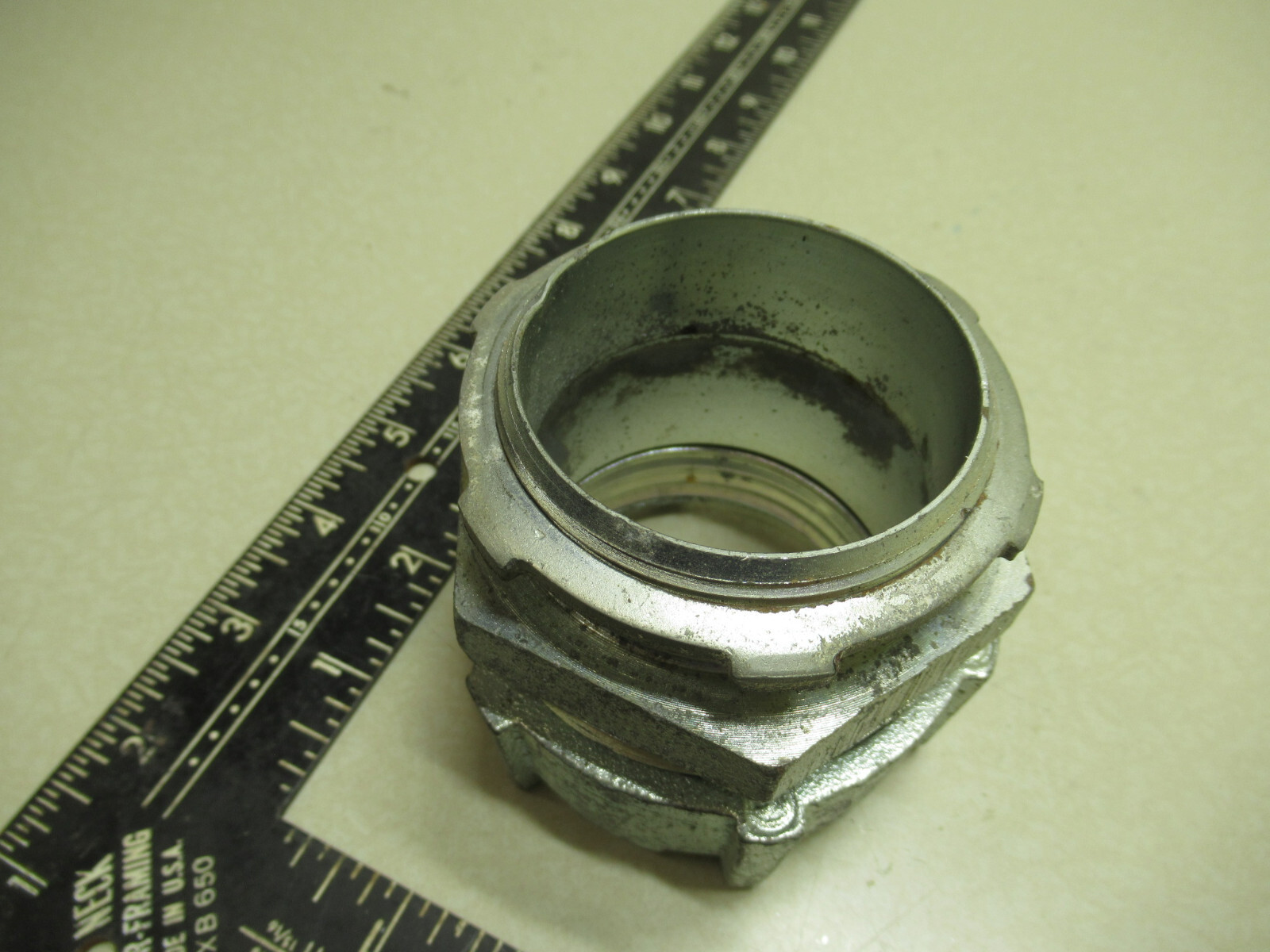 Thomas & Betts 8621 Connector 2" Threadless Straight