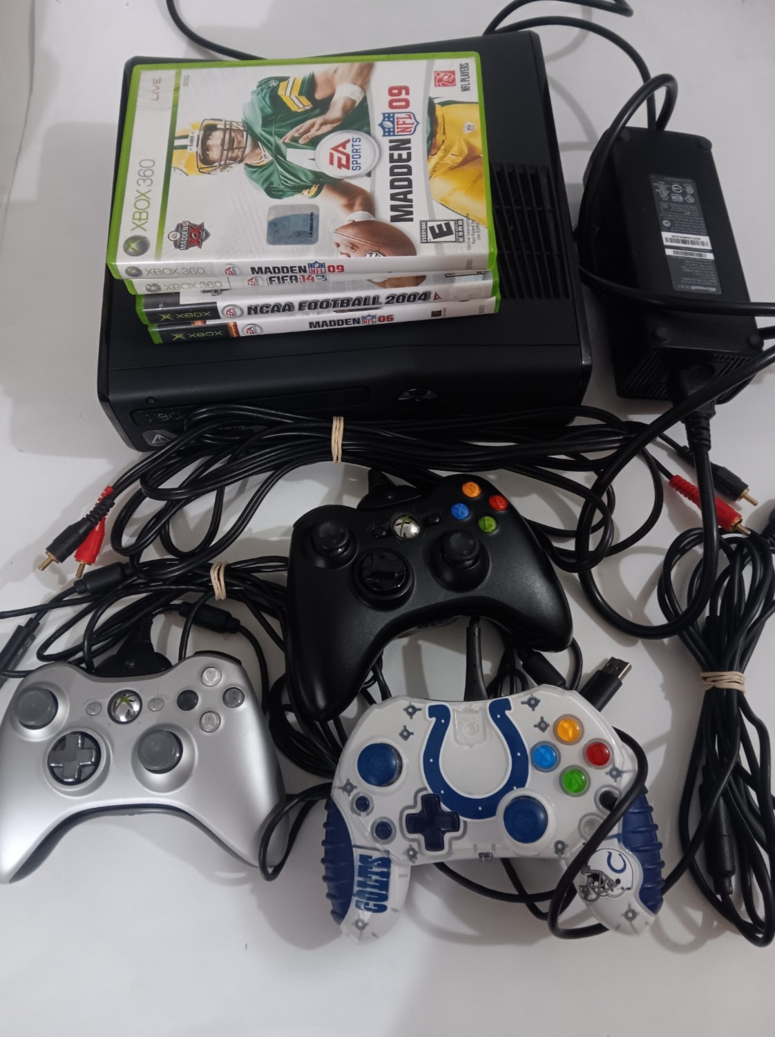 XBox 360 With 3 Controllers & 4 Games & Wires Nice Condition