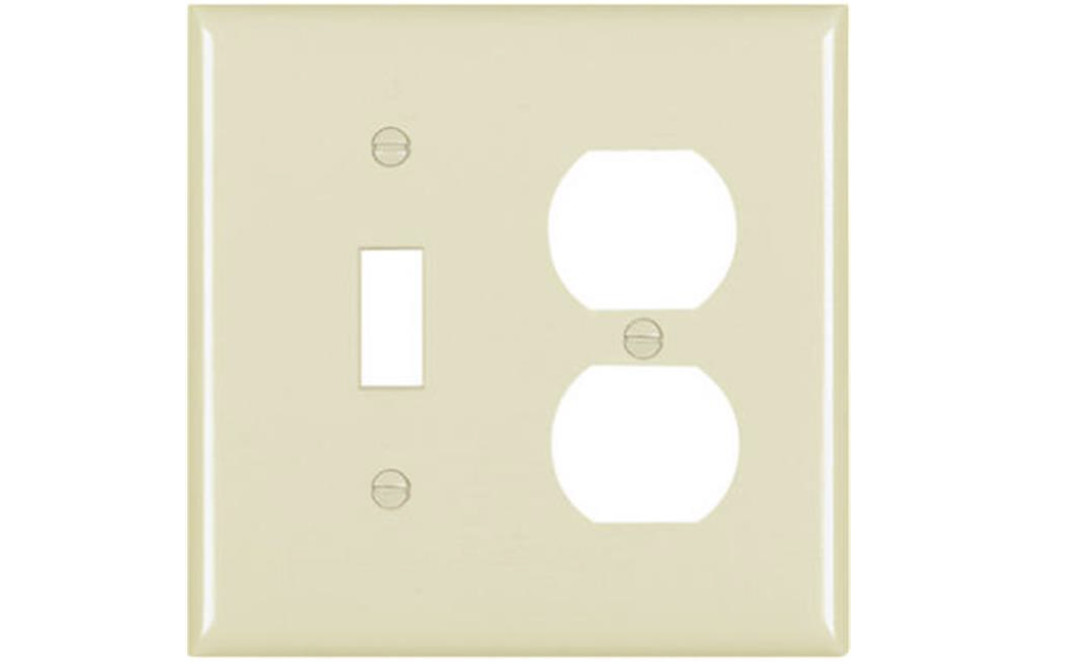 LOT OF 5 Pass & Seymour Combo Toggle/Duplex Outlet Wall Plate Cover Light Almond