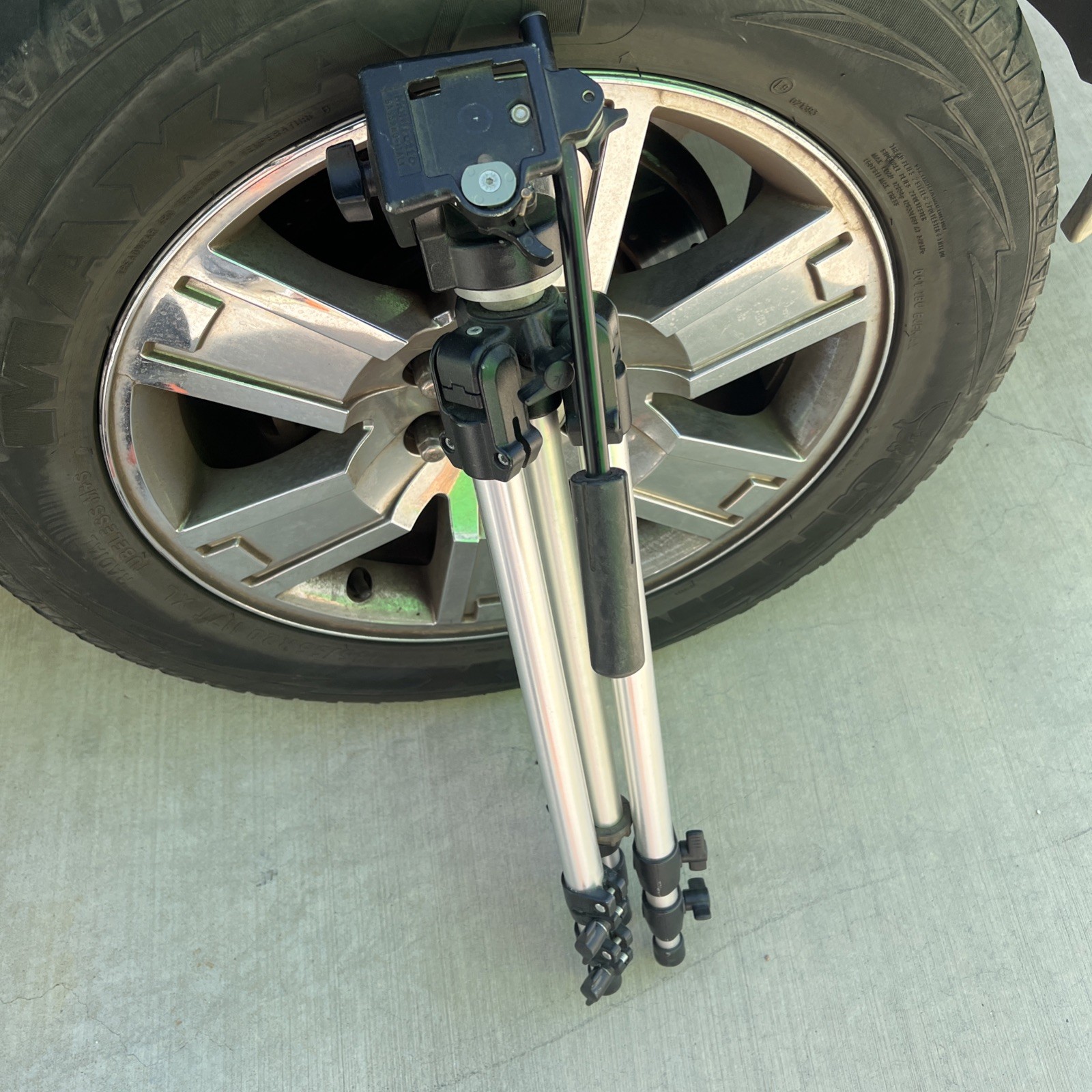 3011 Bogen Professional Tripod by Manfrotto w/ 3130 Bogen head.