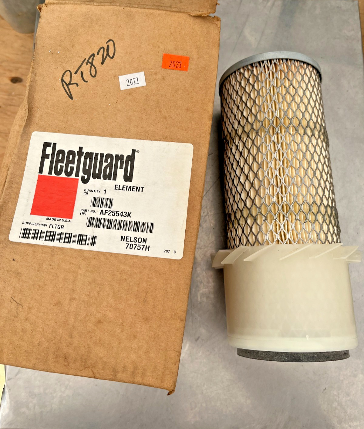 AF25543K  Genuine Fleetguard  AIR FILTER   OEM Cummins  RT820 Wacker 0086804