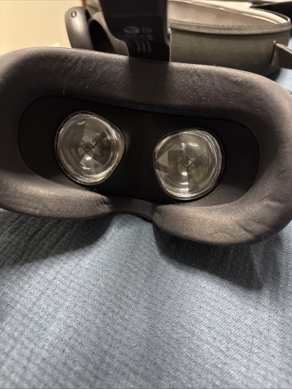 Oculus Quest 1 Virtual Reality Headset with Controllers and Box Great Condition